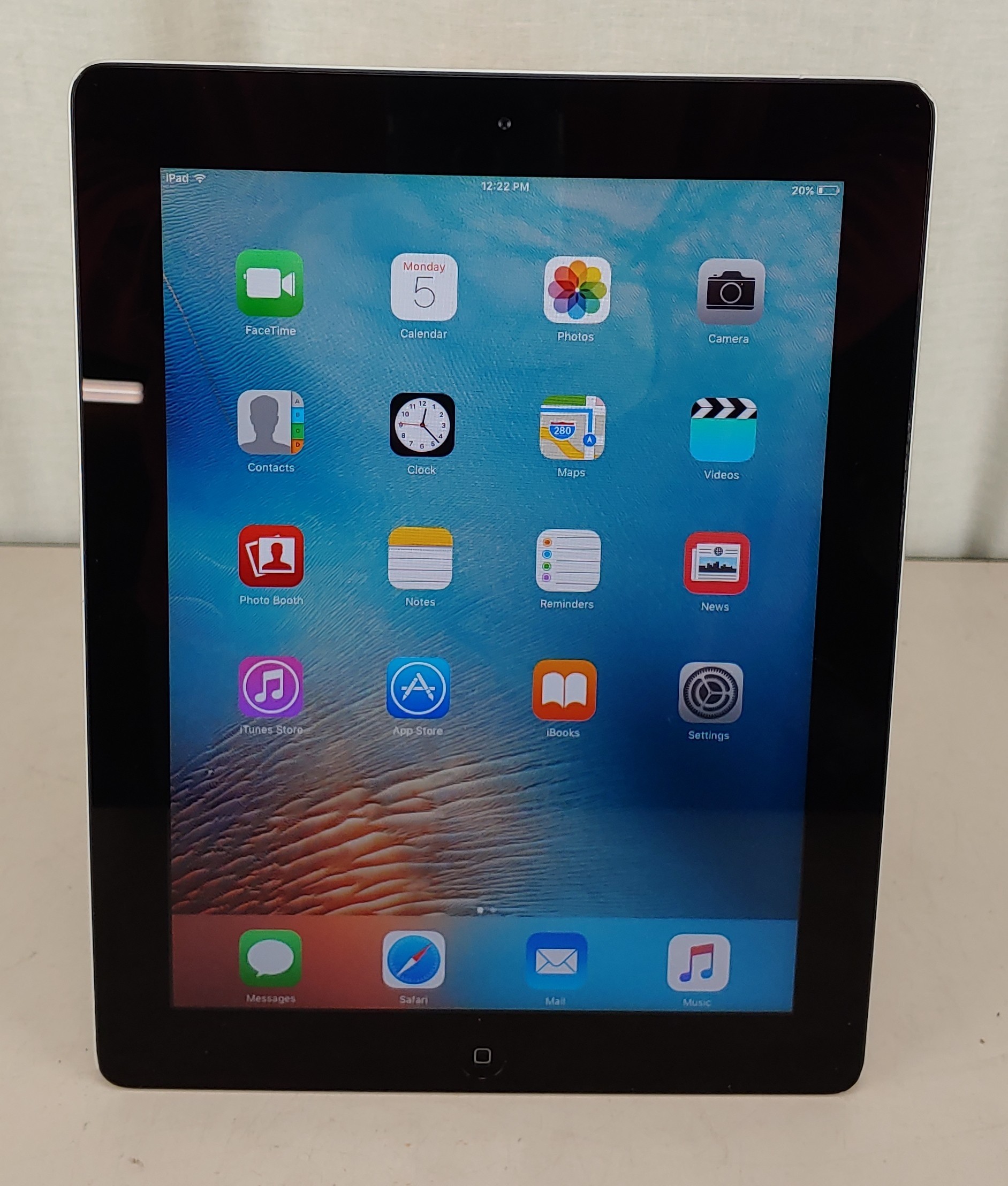 Apple iPad 2 A1395 MC769LL/A 16GB iOS 9.3.5