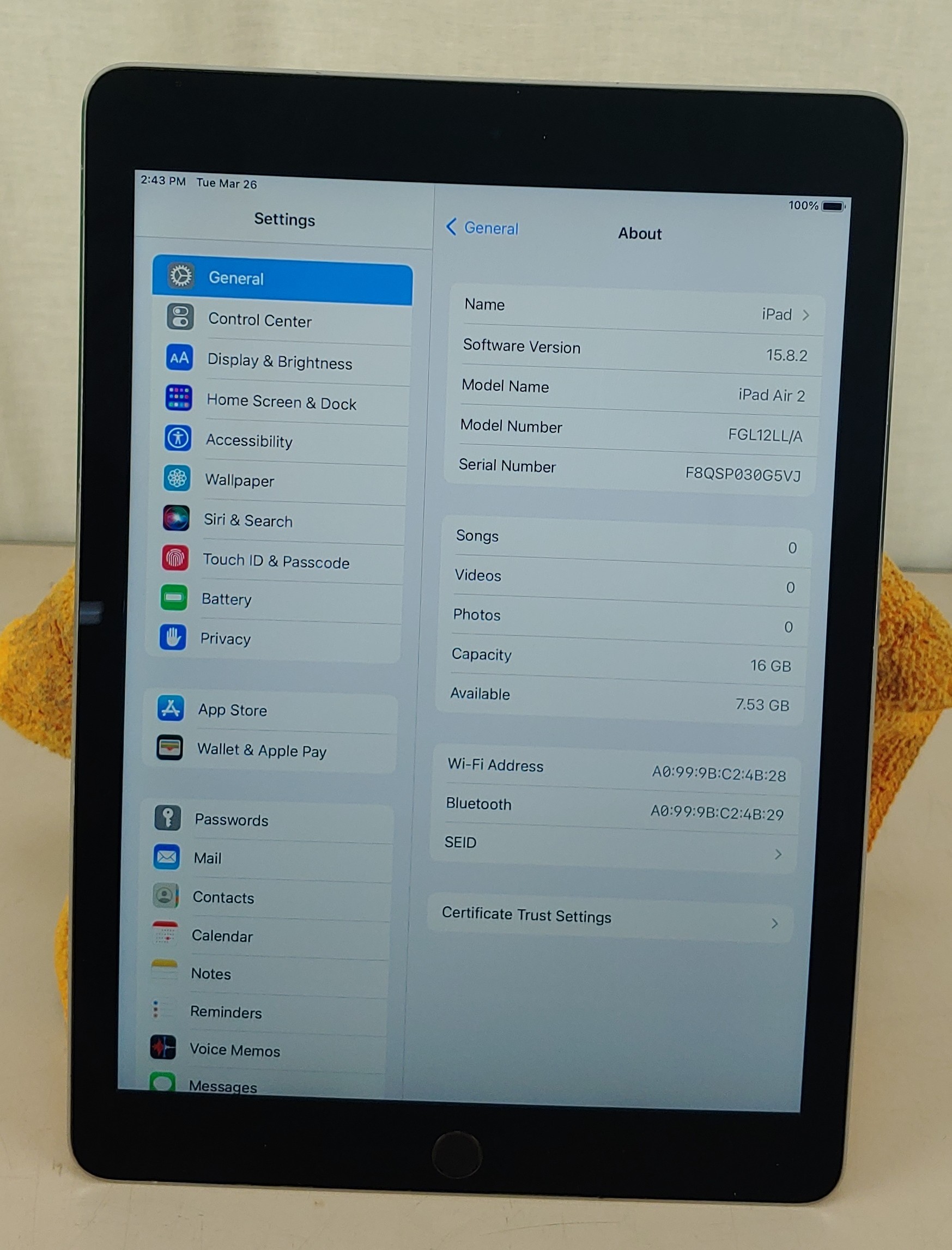 Apple iPad Air 2 16GB WIFI 9.7in Space Gray MGKl2LL-A