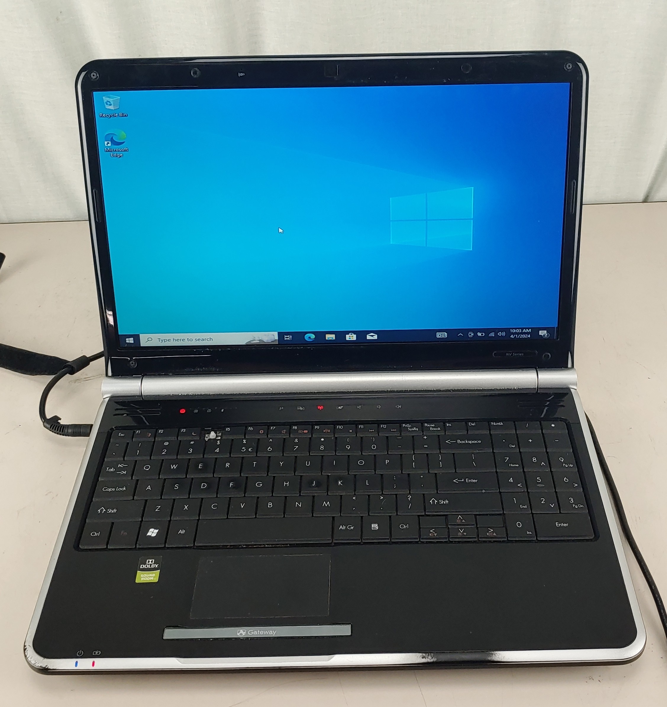 Gateway NV79 Laptop 4GB RAM 750GB HDD AMD Turion II M600@2.40GHz