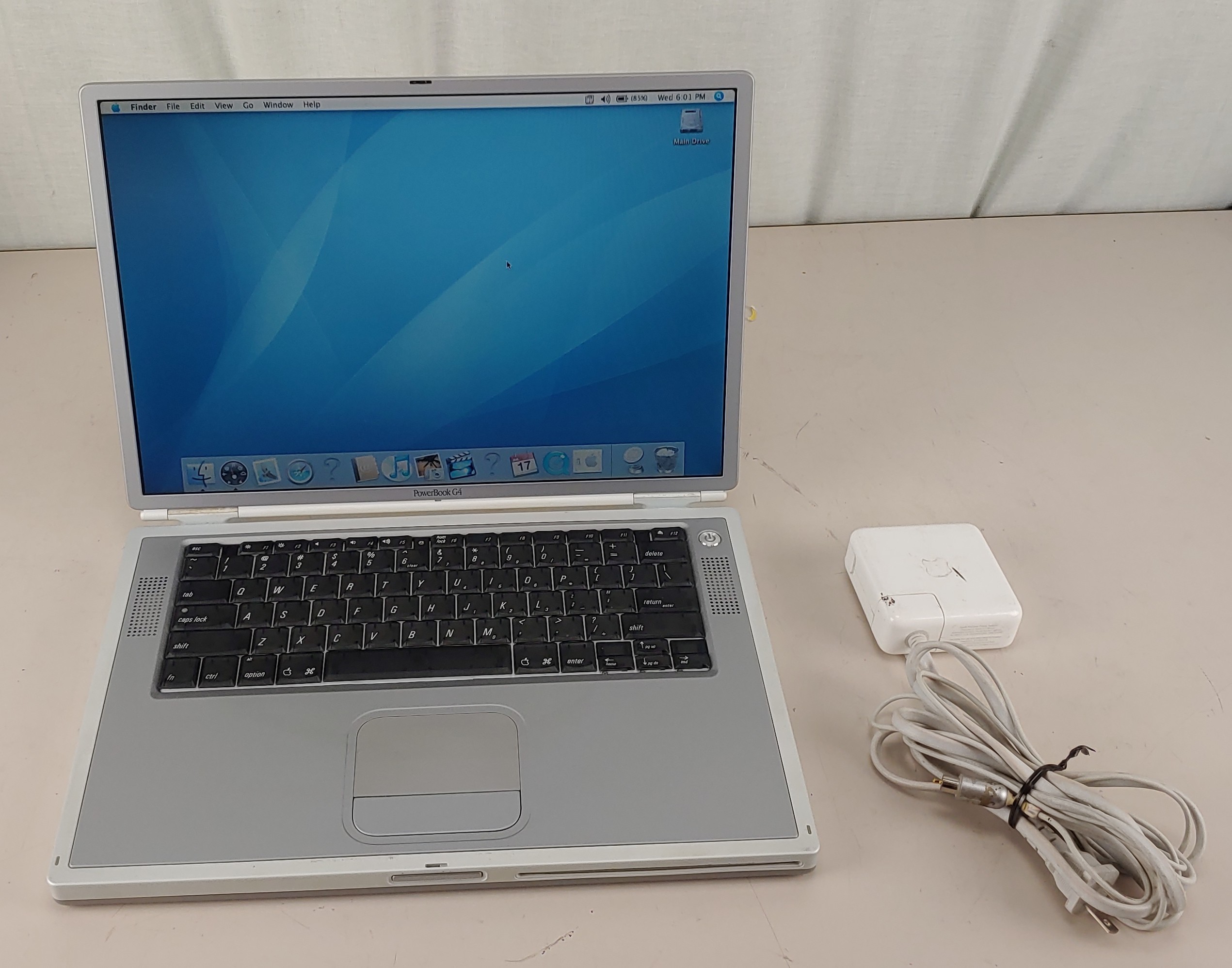 Apple PowerBook G4 256MG RAM 20GB HDD IOS 10.4.11