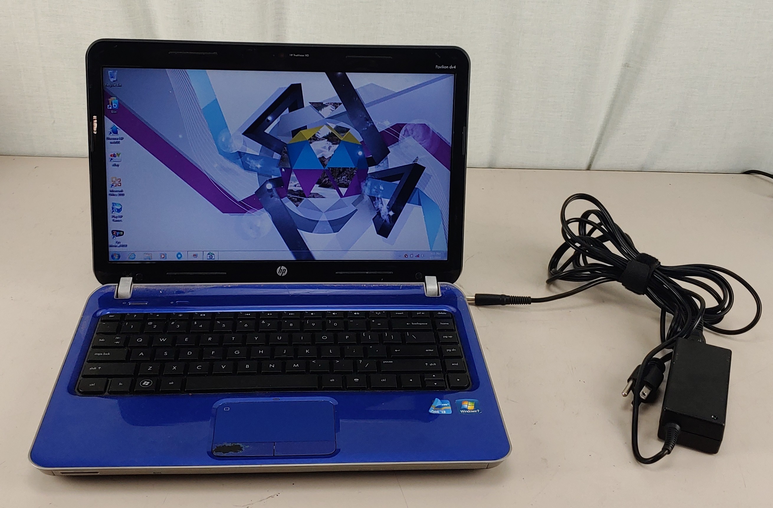 HP Pavillion G2 Laptop - Intel Core i3-2330M@ 2.2GHz / 4GB RAM / 500GB HDD
