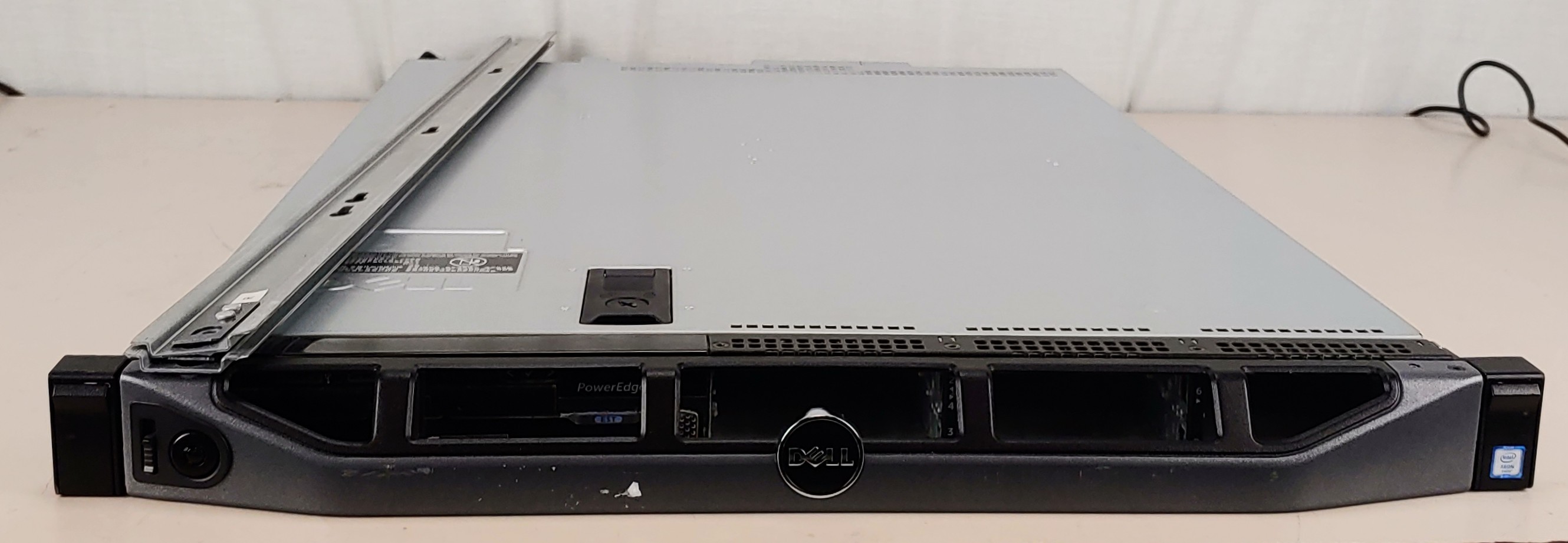 Dell Poweredge R330 Xeon E3-1220 V5 PERC H730 NO RAM NO HDD 