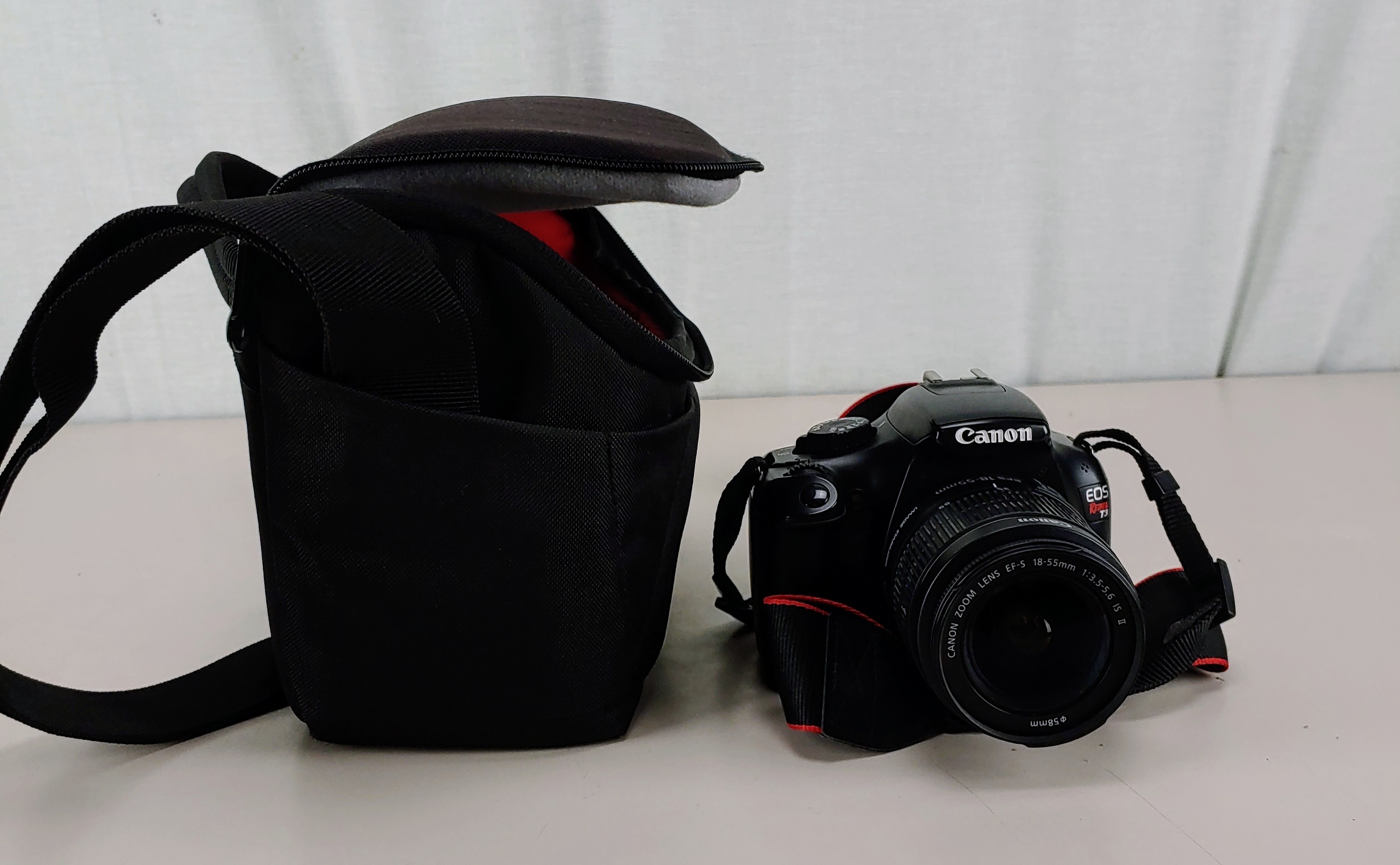 Canon EOS Rebel T3 w/ EF-S 18-55mm Lens