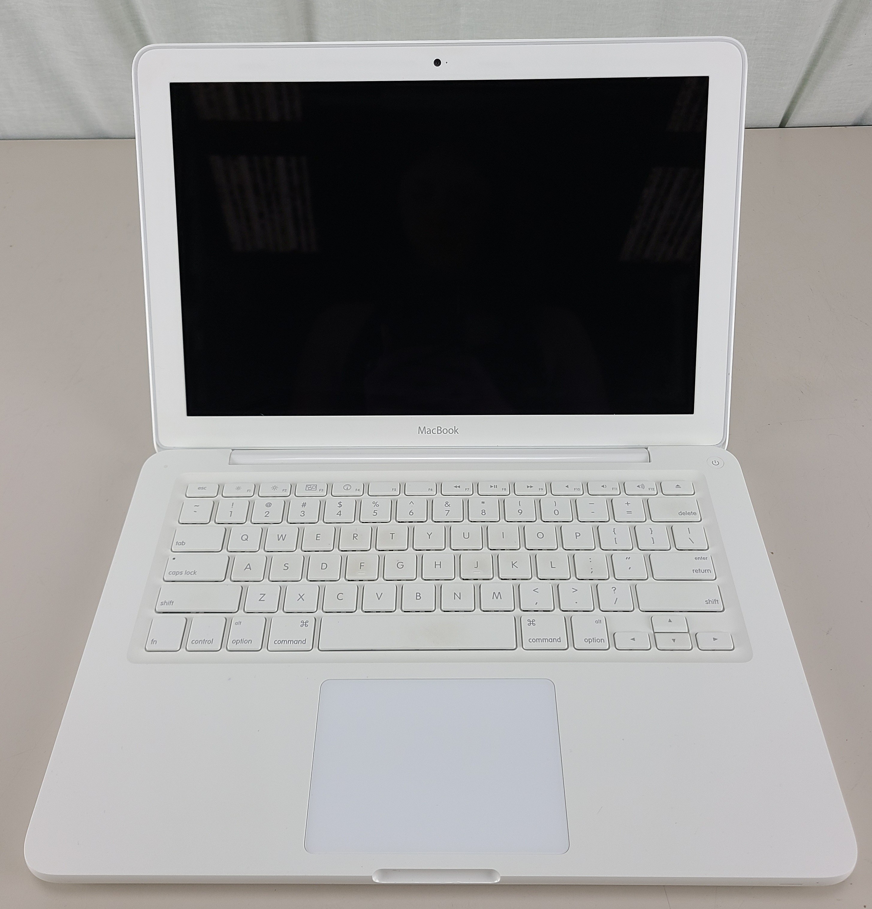 Apple MacBook Late 2009 A1342 C2D 2.26GHz 8GB 240GB SSD GeForce 9400M