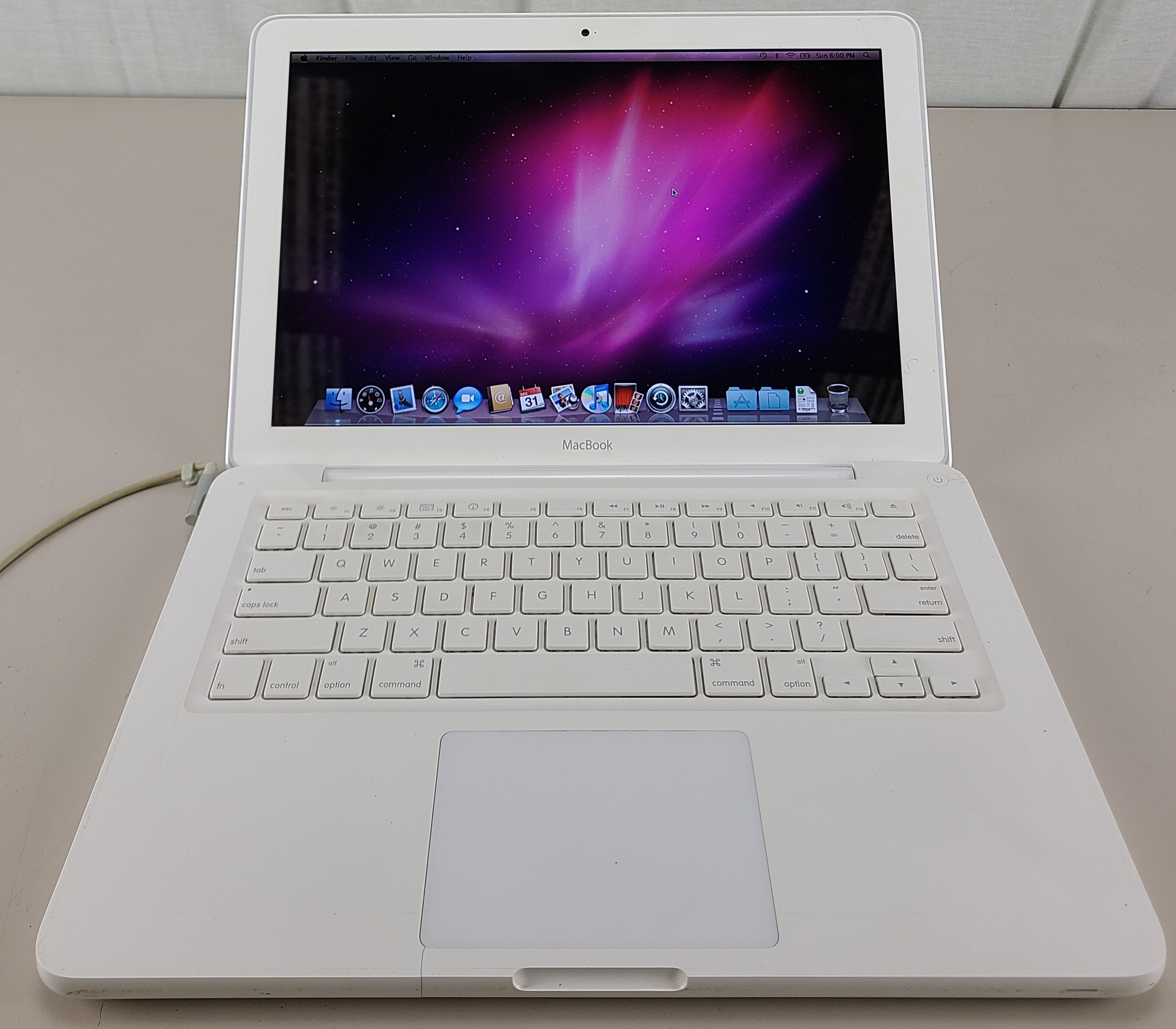 Apple MacBook Mid-2010 A1342 C2D 2.4GHz 8GB 250GB HDD GeForce 320M BAD BATTERY