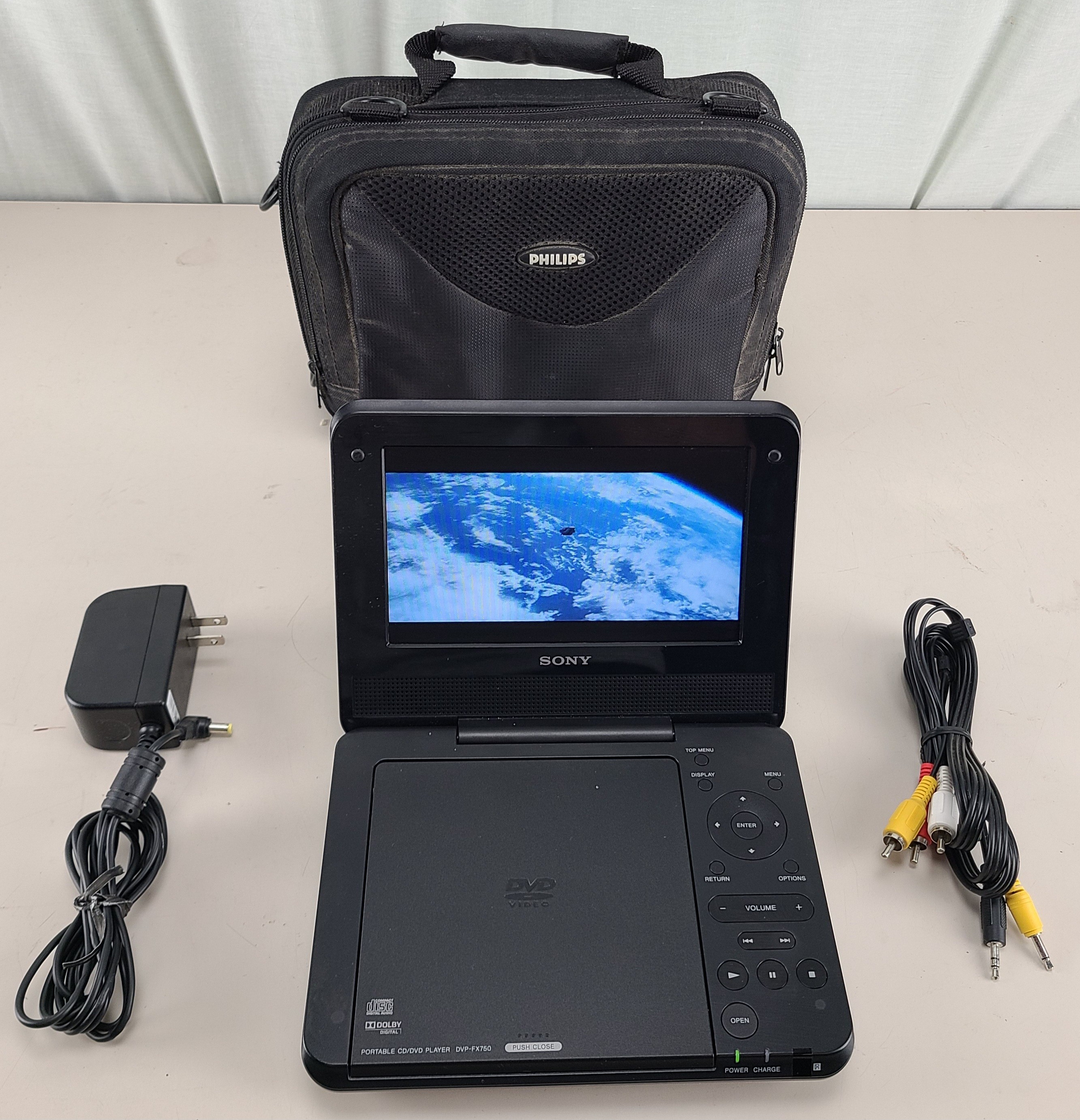 Sony DVP-FX750 Portable CD / DVD Player w/ Accessories NO REMOTE