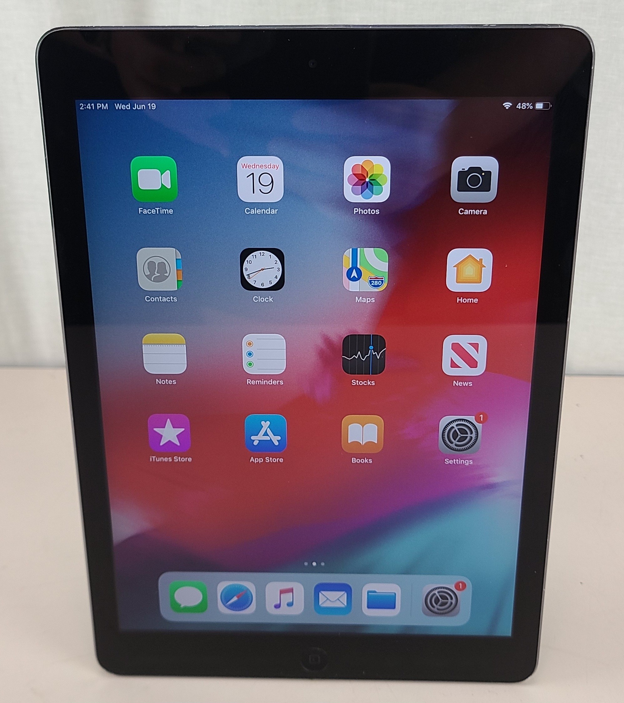 Apple iPad Air MD786LL/A 32GB Space Gray 9.7in WIFI