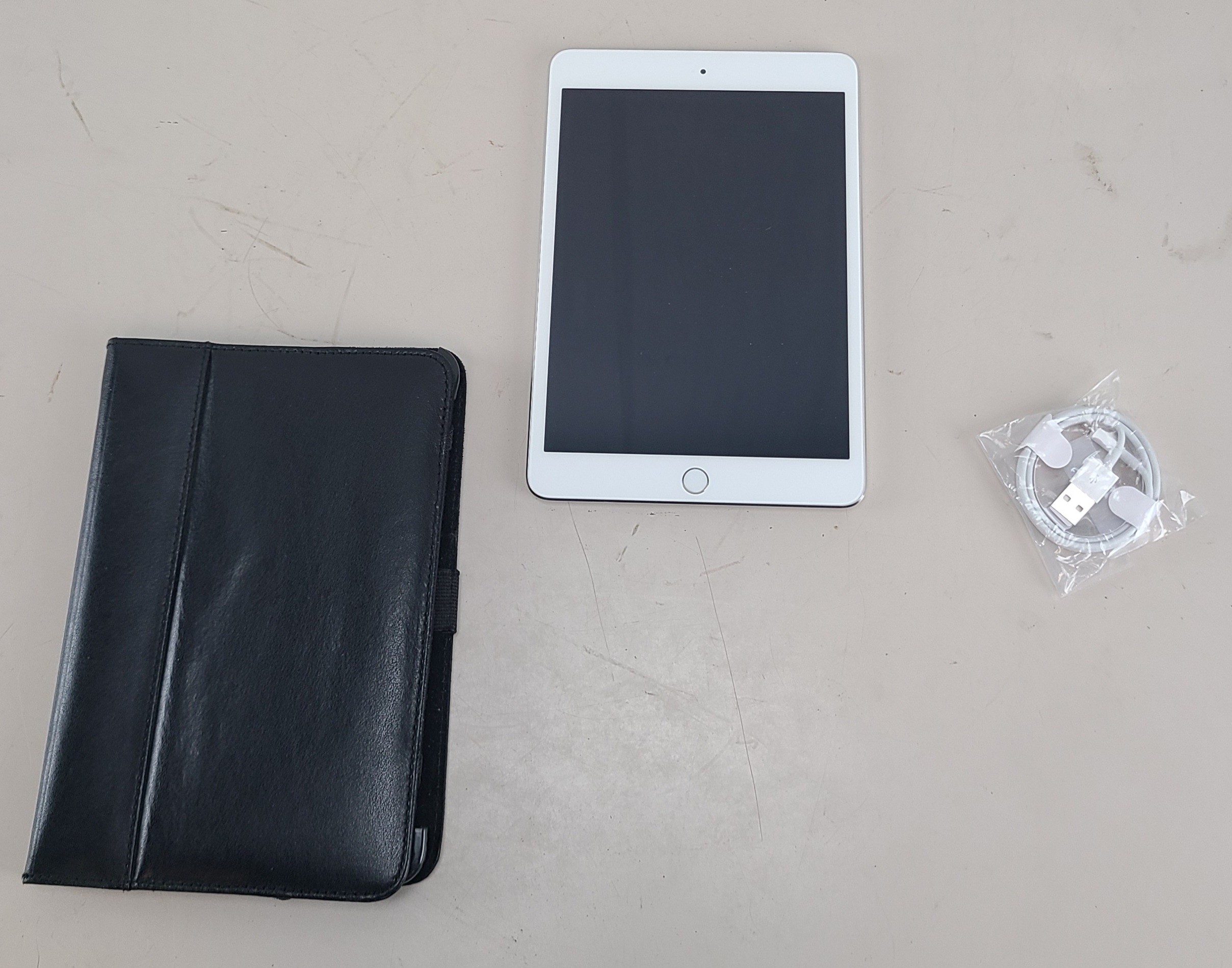 Apple iPad Mini 3rd Gen 7.9" 64gb Space Gray (WIFI&Bluetooth)