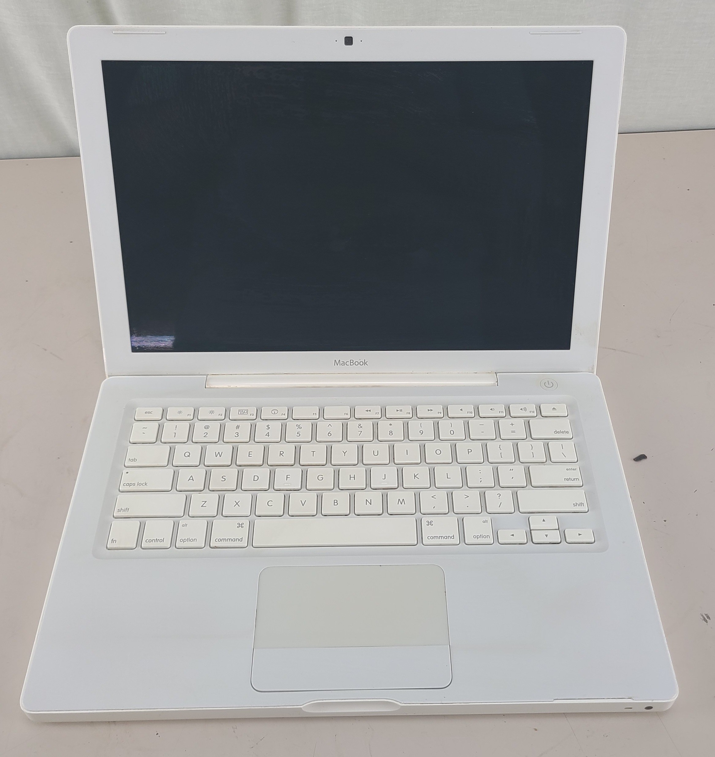 FOR PARTS AS IS Apple MacBook A1181