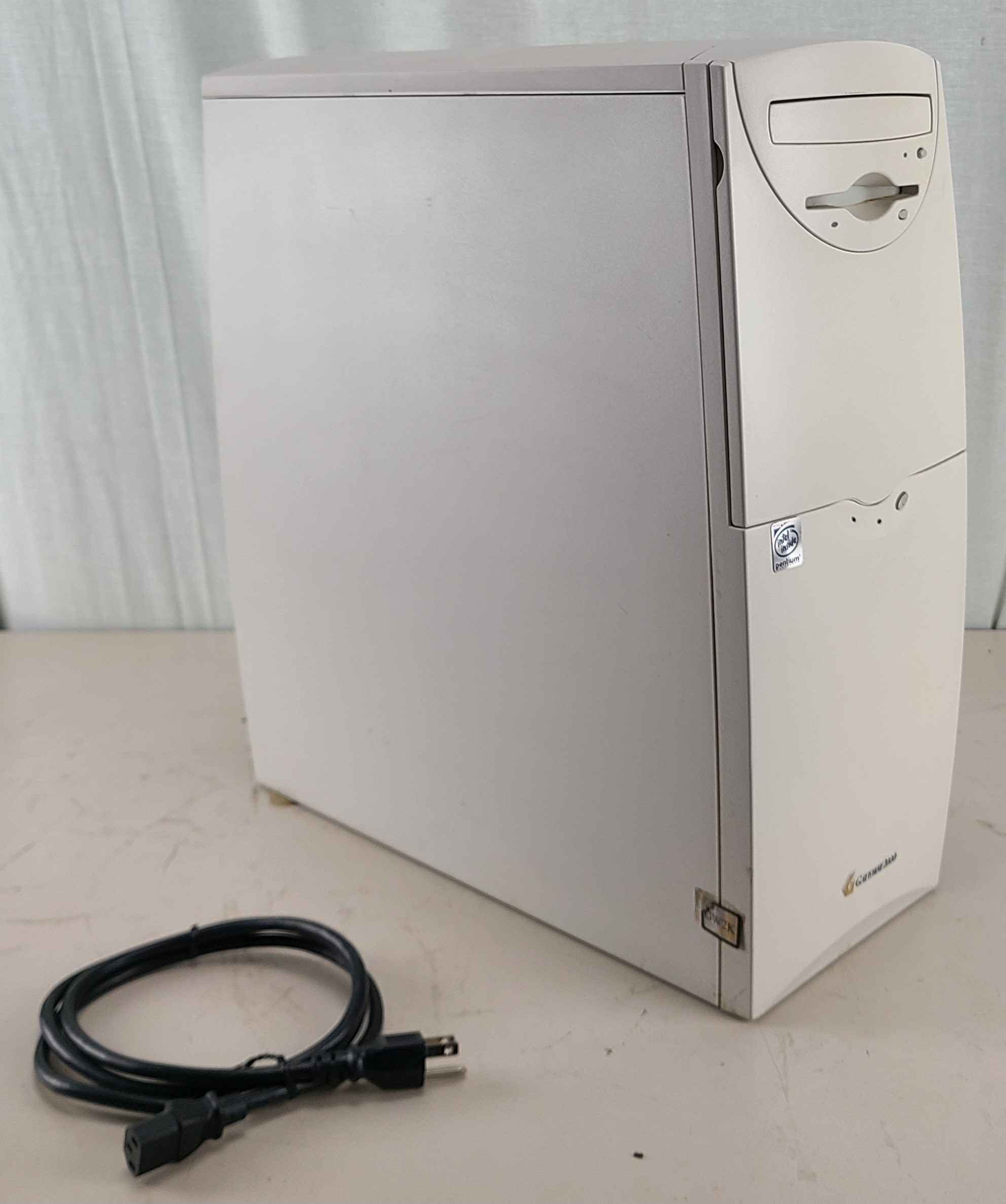 VINTAGE Gateway 2000 G6-233 Pentium 64MB 2.5GB HDD WIN 98