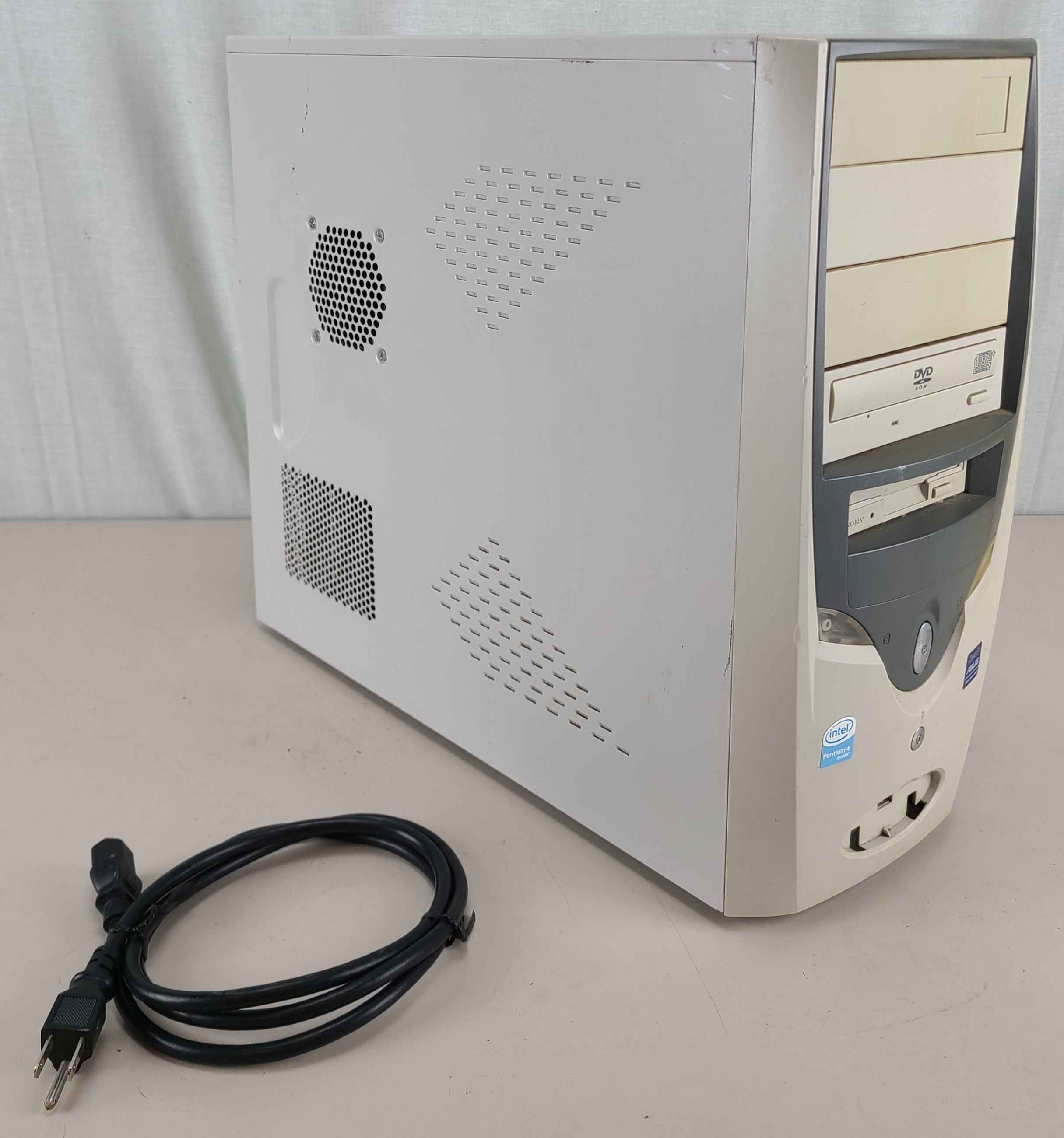 Vintage Desktop Intel Pentium 4 448MB RAM 80GB HDD WIN XP PRO SP3