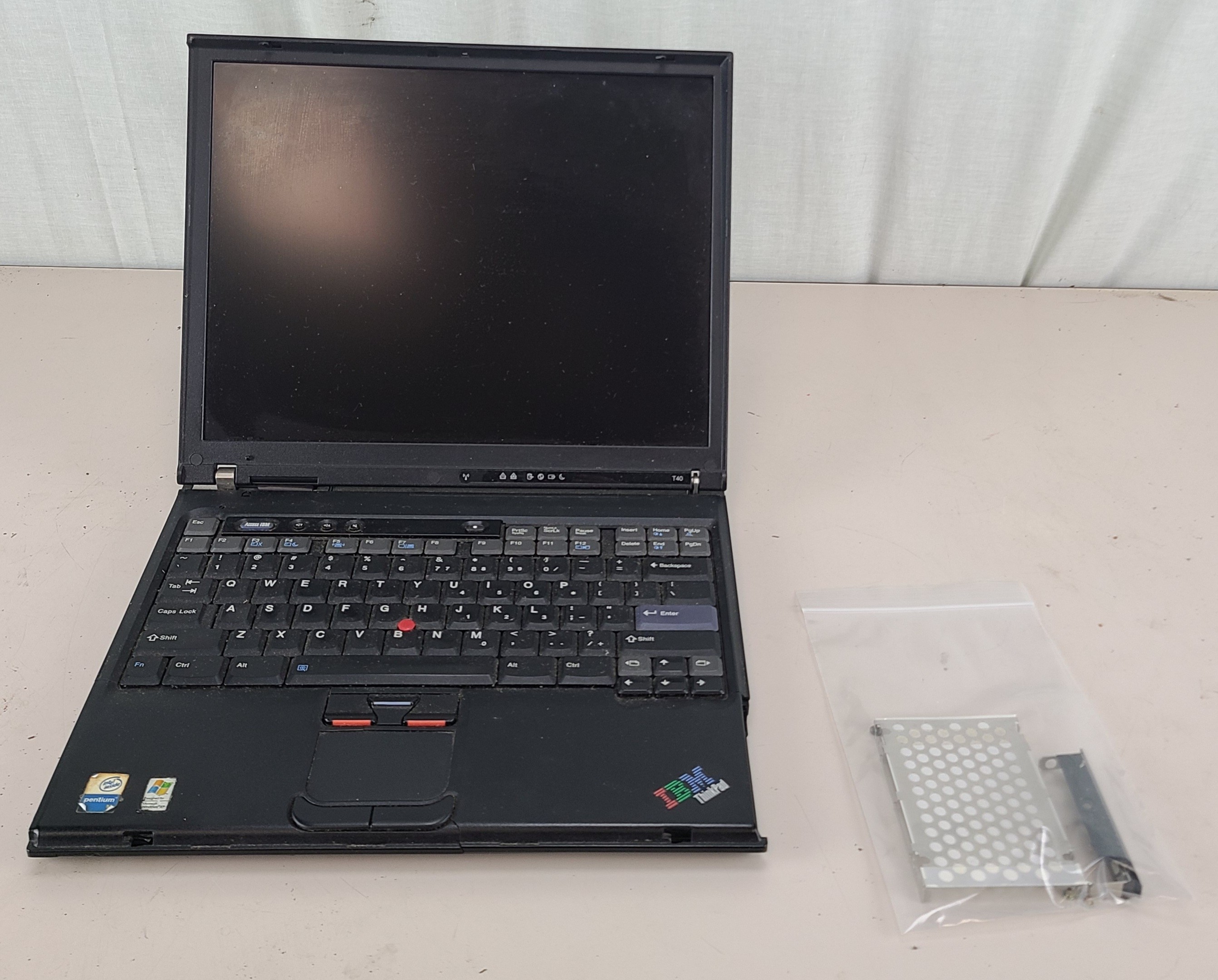FOR PARTS IBM ThinkPad Laptop 512 MB RAM NO HDD/OS