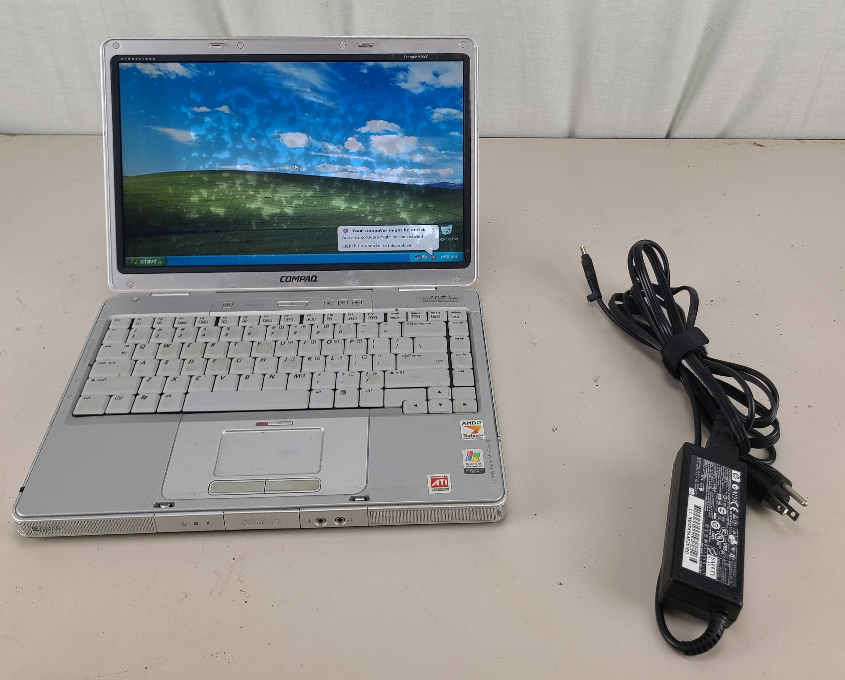FOR PARTS Compaq Presario V2000 Turion 64 384MB 80GB HDD WIN XP HOME SP2
