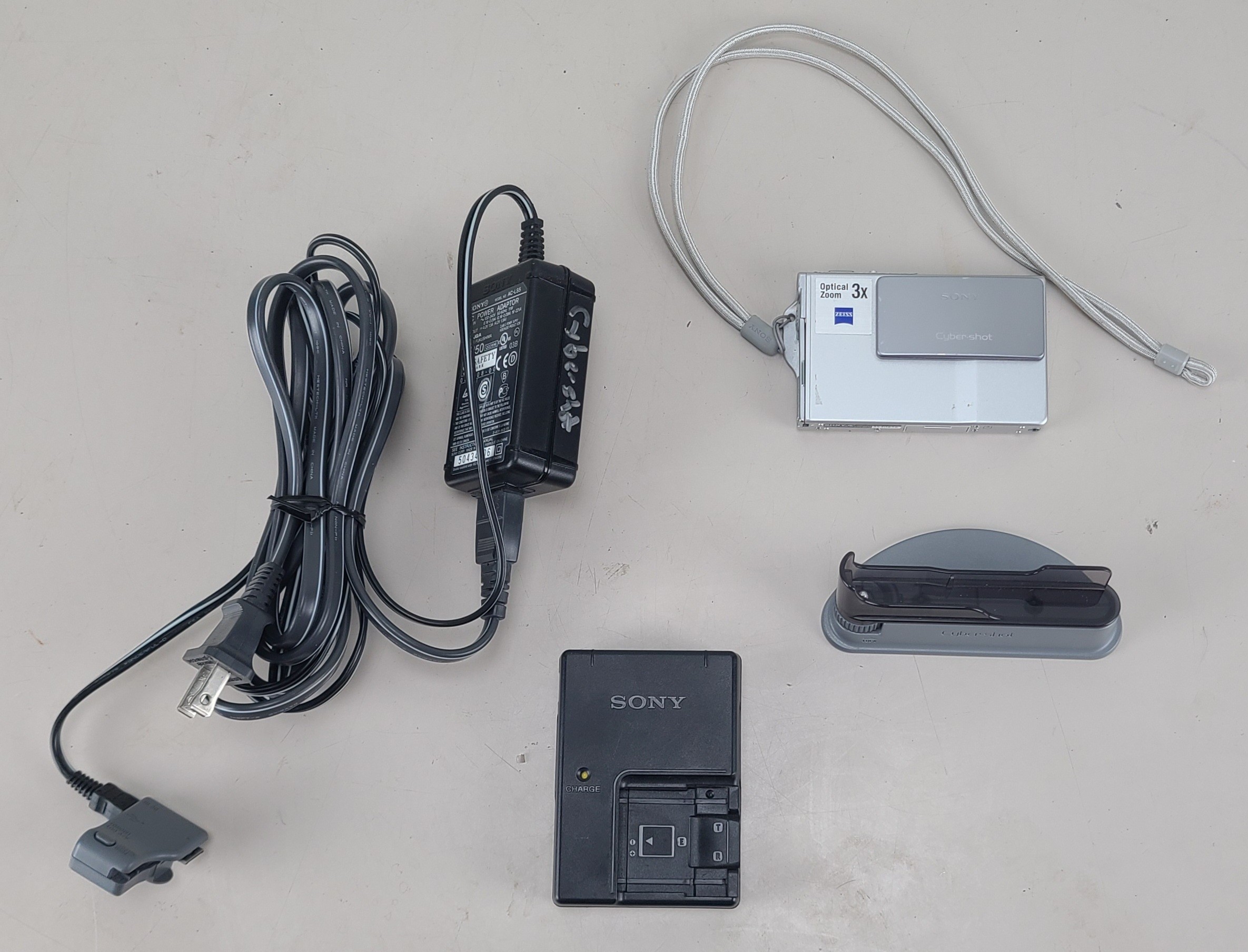 Sony Cyber-shot DSC-T7 Camera
