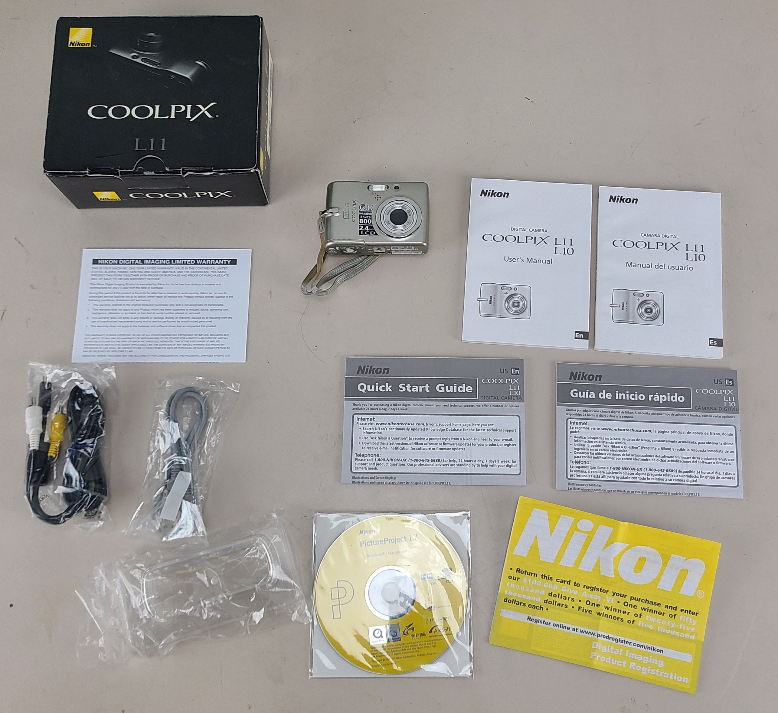 Nikon Coolpix L11 Compact Digital Camera 2 w/ Box & Accessories