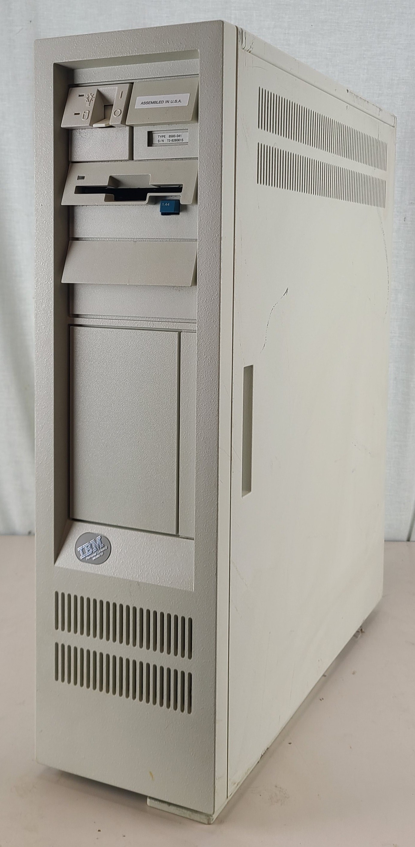 Vintage IBM Personal System 2 Model 60 Type 8560-041 Tower PC Computer