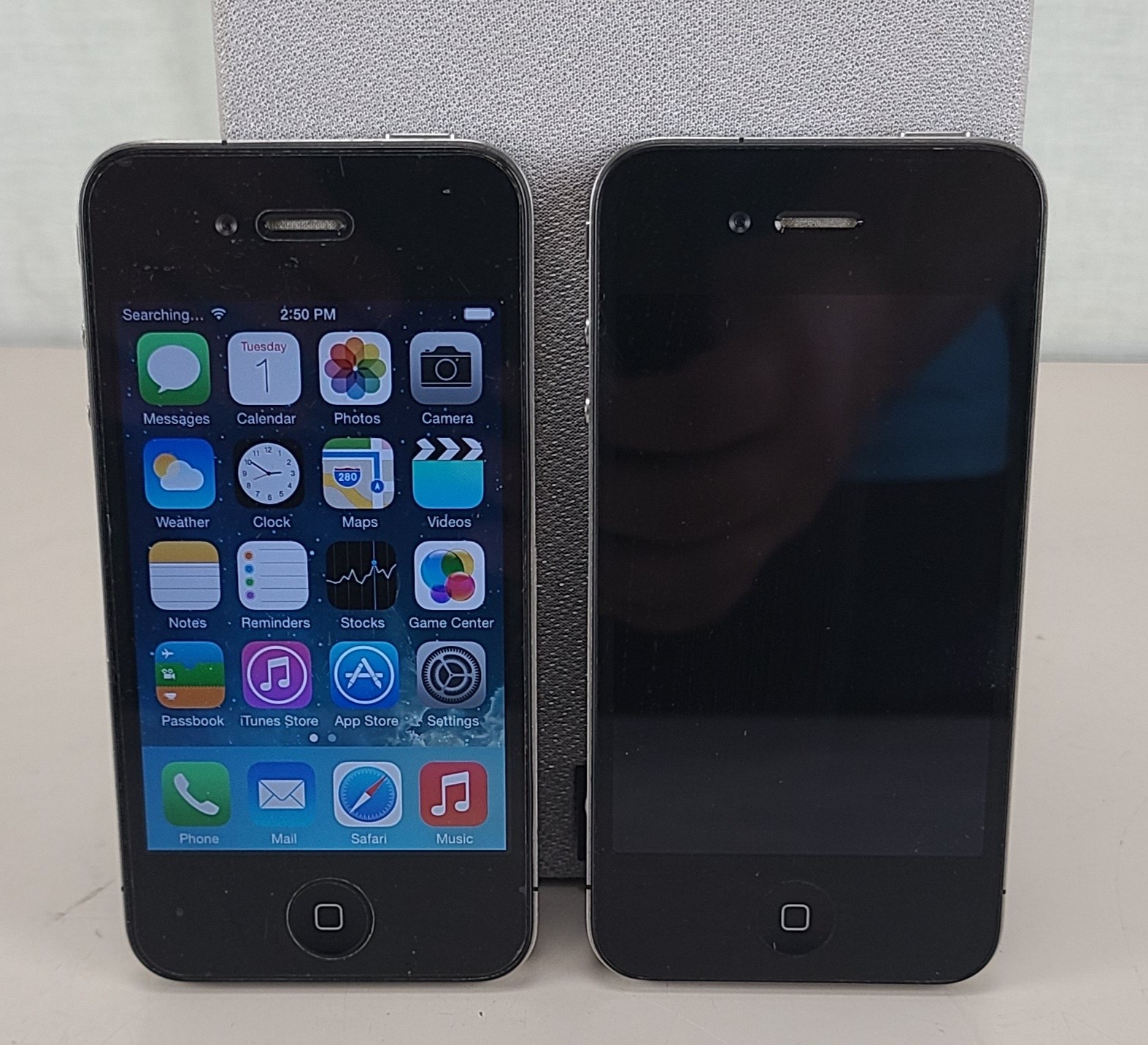 Lot of 2 Apple iPhone 4 Black A1332 AT&T LOCKED