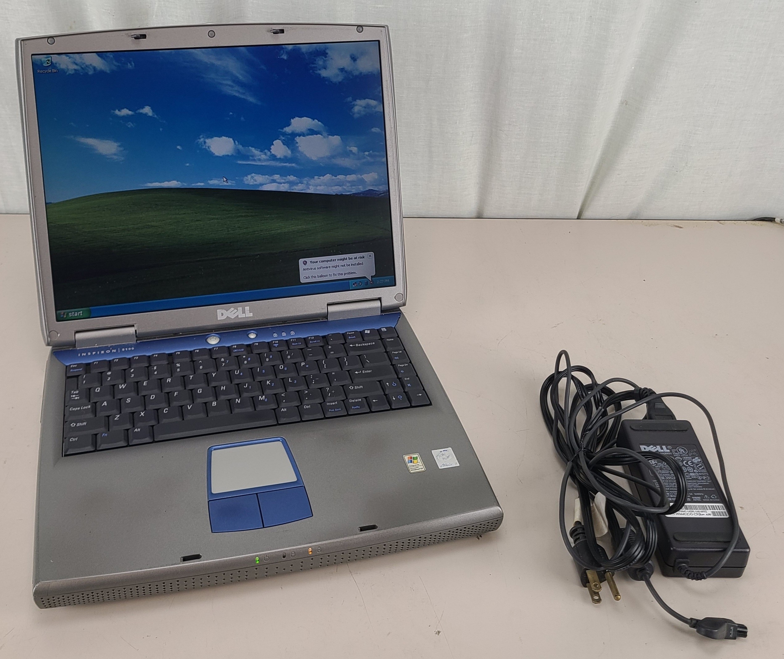 Vintage Dell Inspiron 5100 P4 512MB 40GB HDD WIN XP PRO