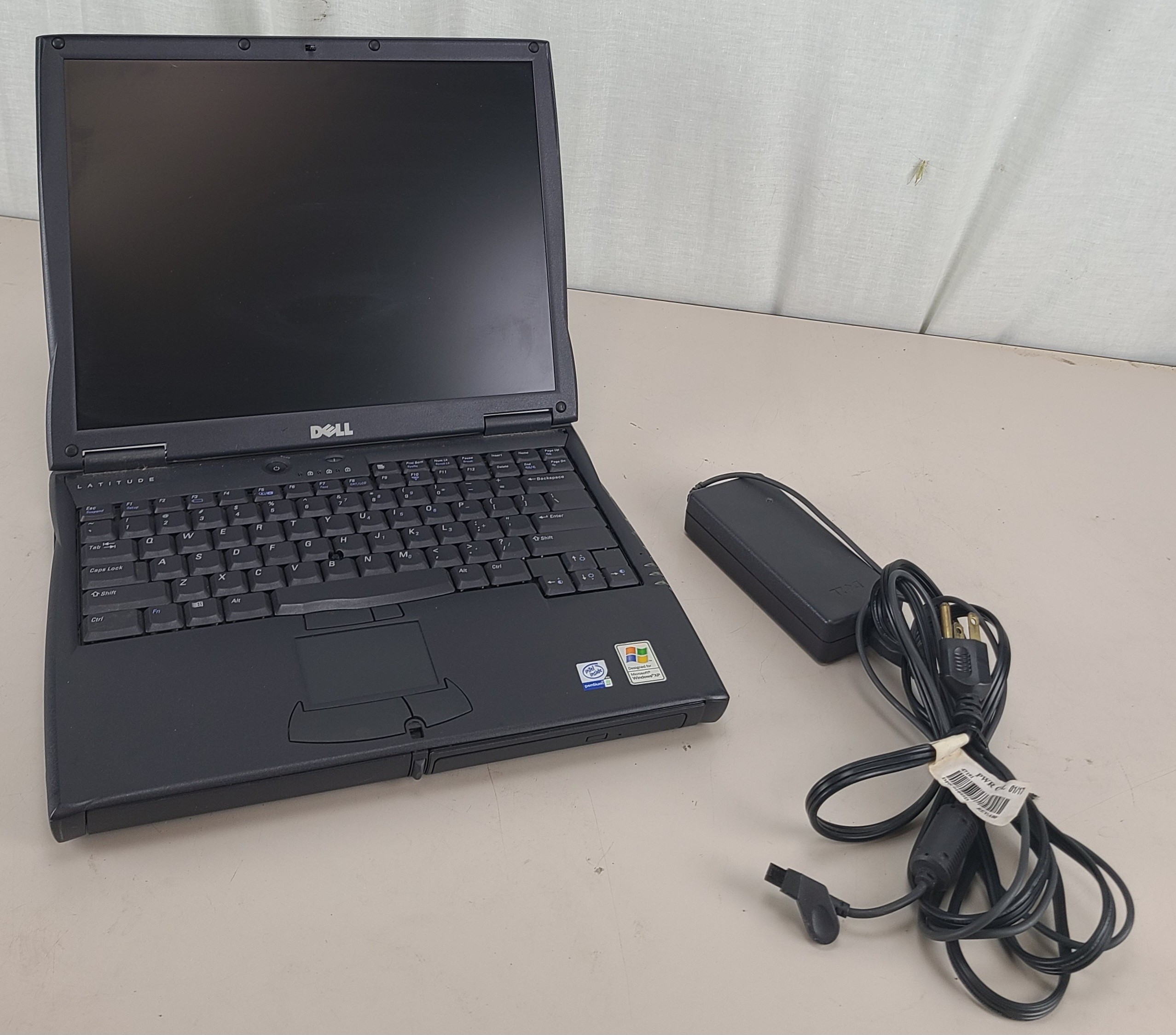 FOR PARTS Dell Latitude C510 Celeron 128MB 40GB HDD WIN 98 BAD BATTERY