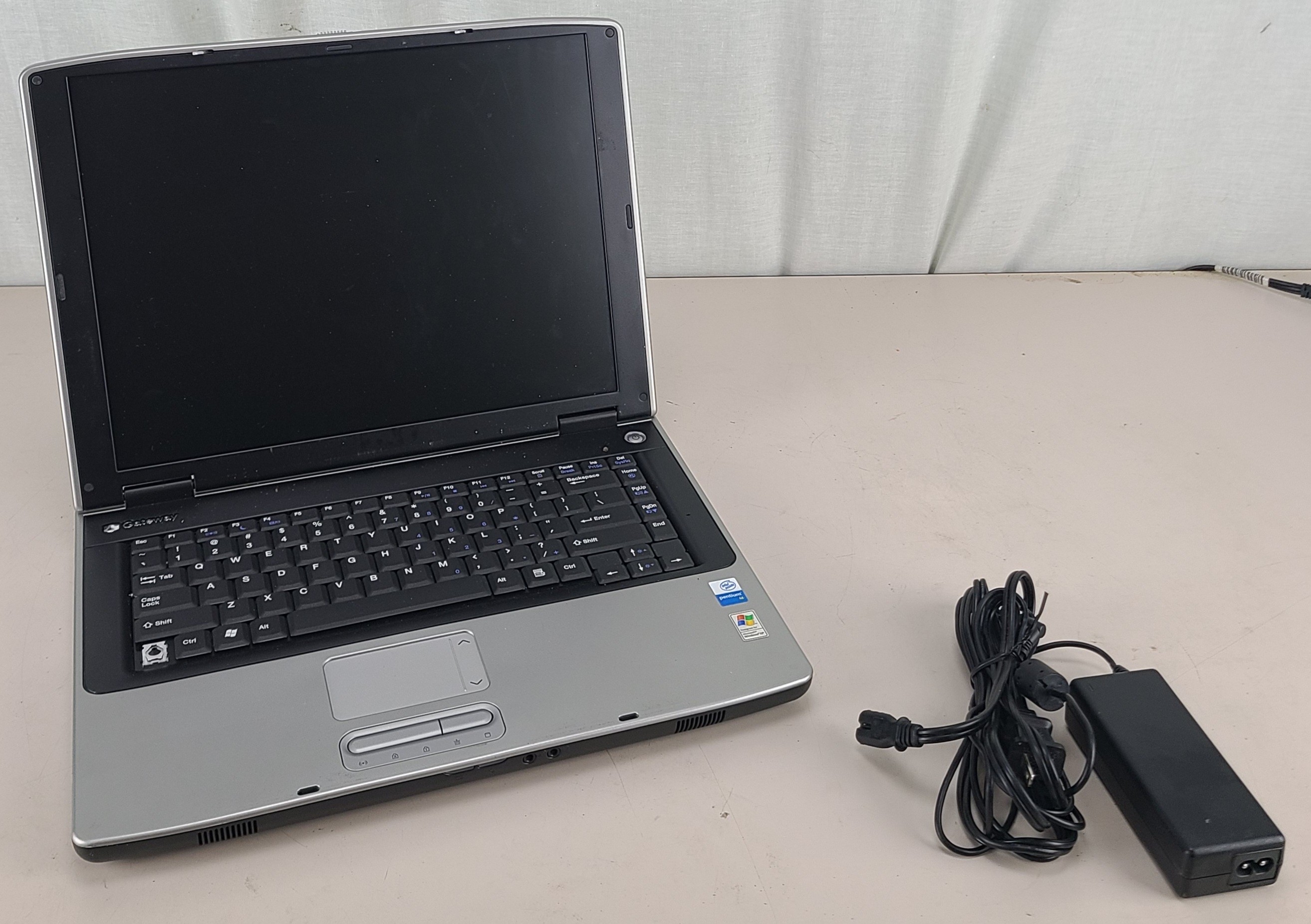 Gateway Pentium M 512MB 60GB HDD WIN XP PRO BAD BATTERY
