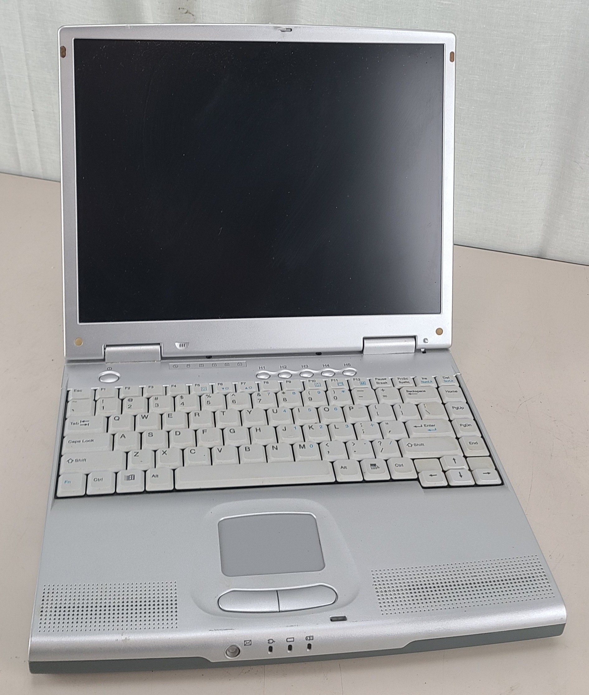 FOR PARTS Jetta 7700 Pentium III 122MB Ram BAD BATTERY/FLOPPY/SCREEN