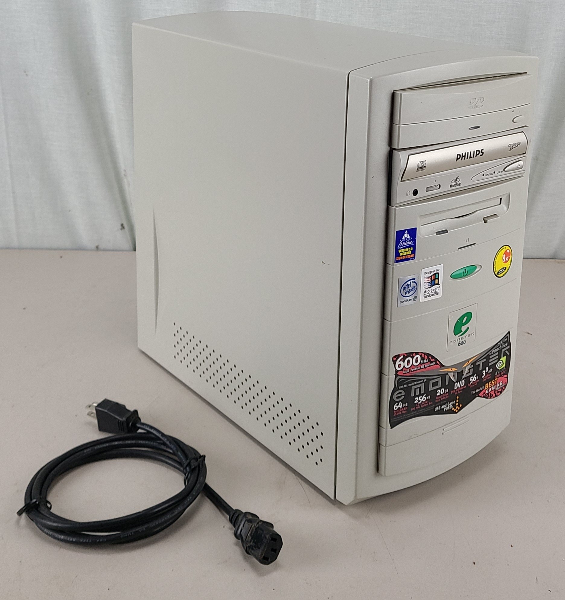 FOR PARTS Emachines eMonster 600 PIII 256MB BAD CD-ROM/FLOPPY DRIVE