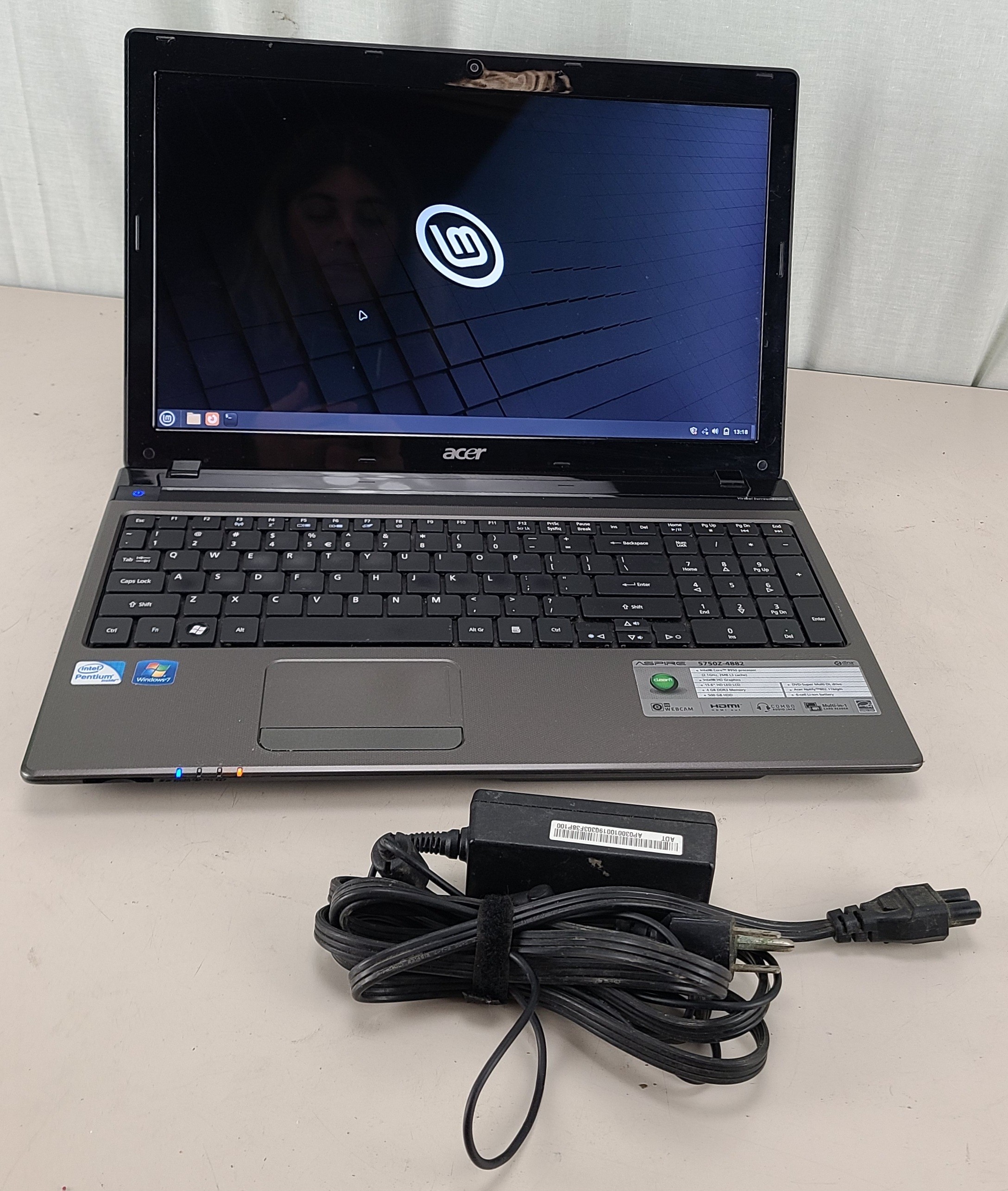 Acer Aspire 5750z-4882 Intel Pentium 4GB 500GB HDD Linux Mint