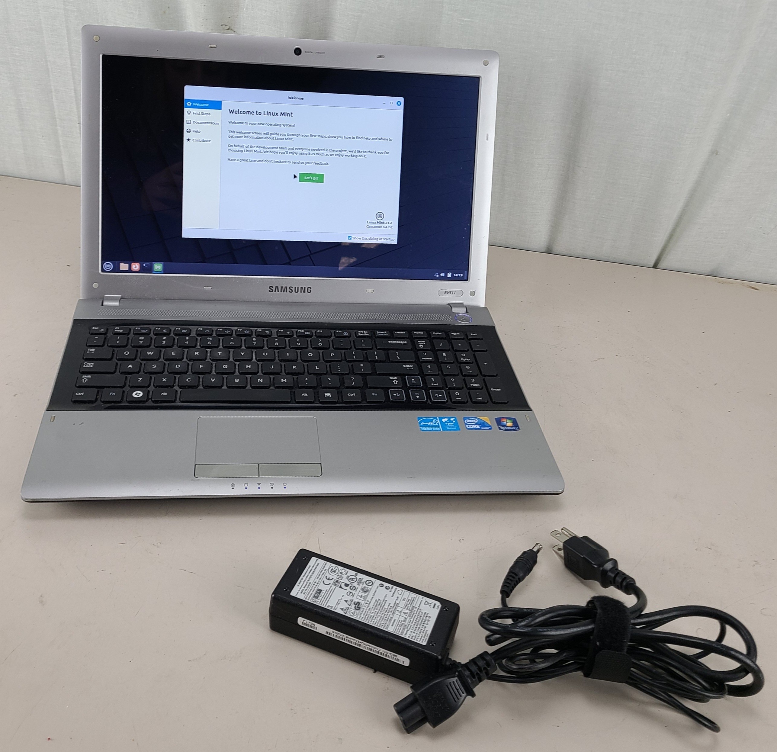 Samsung Notebook RV511 Core i3 1st Gen 4GB 500GB HDD Linux Mint