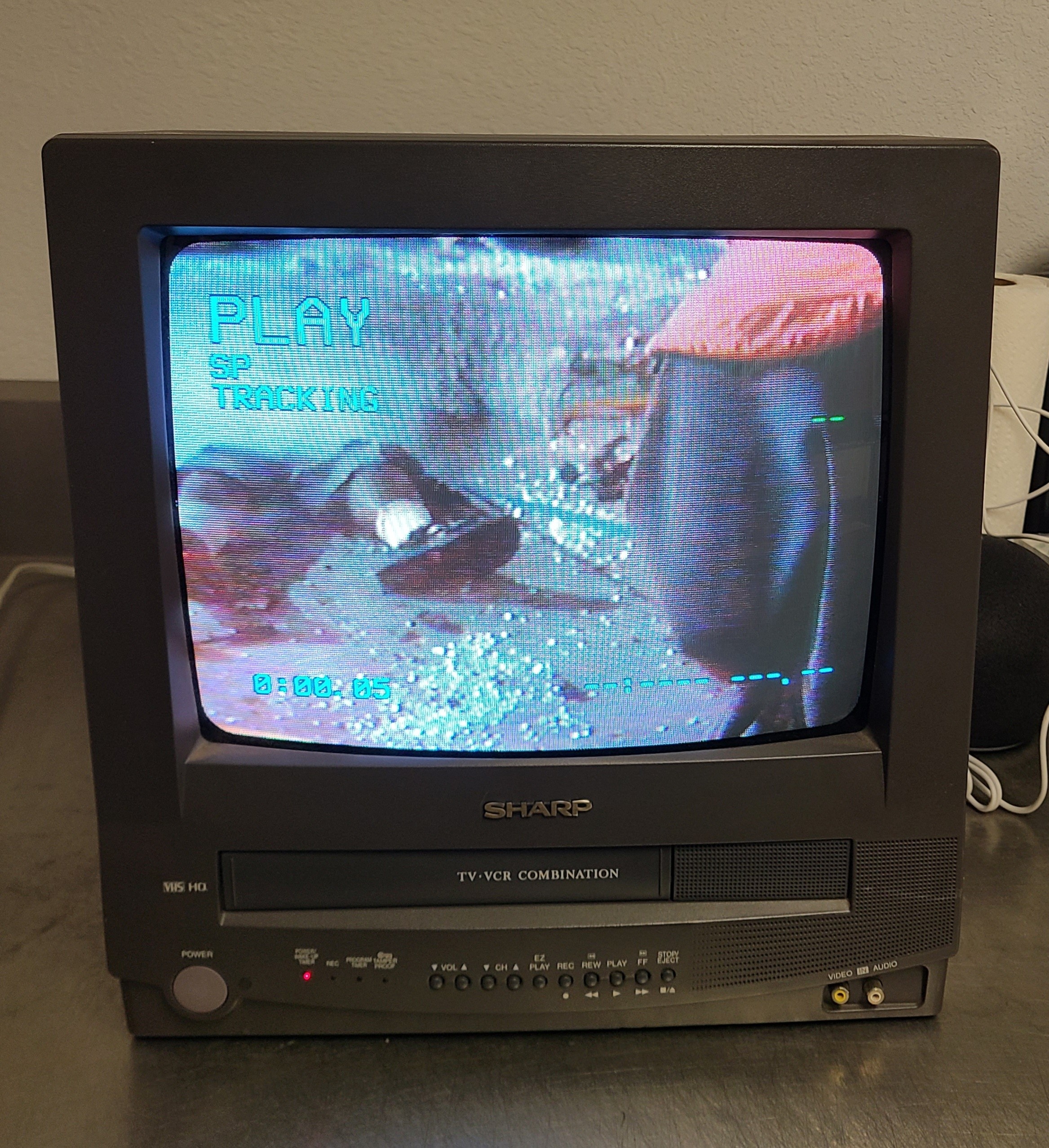 Sharp 13" TV VCR Combo VHS Player Recorder 13VT-N100 Retro Gaming CRT TV