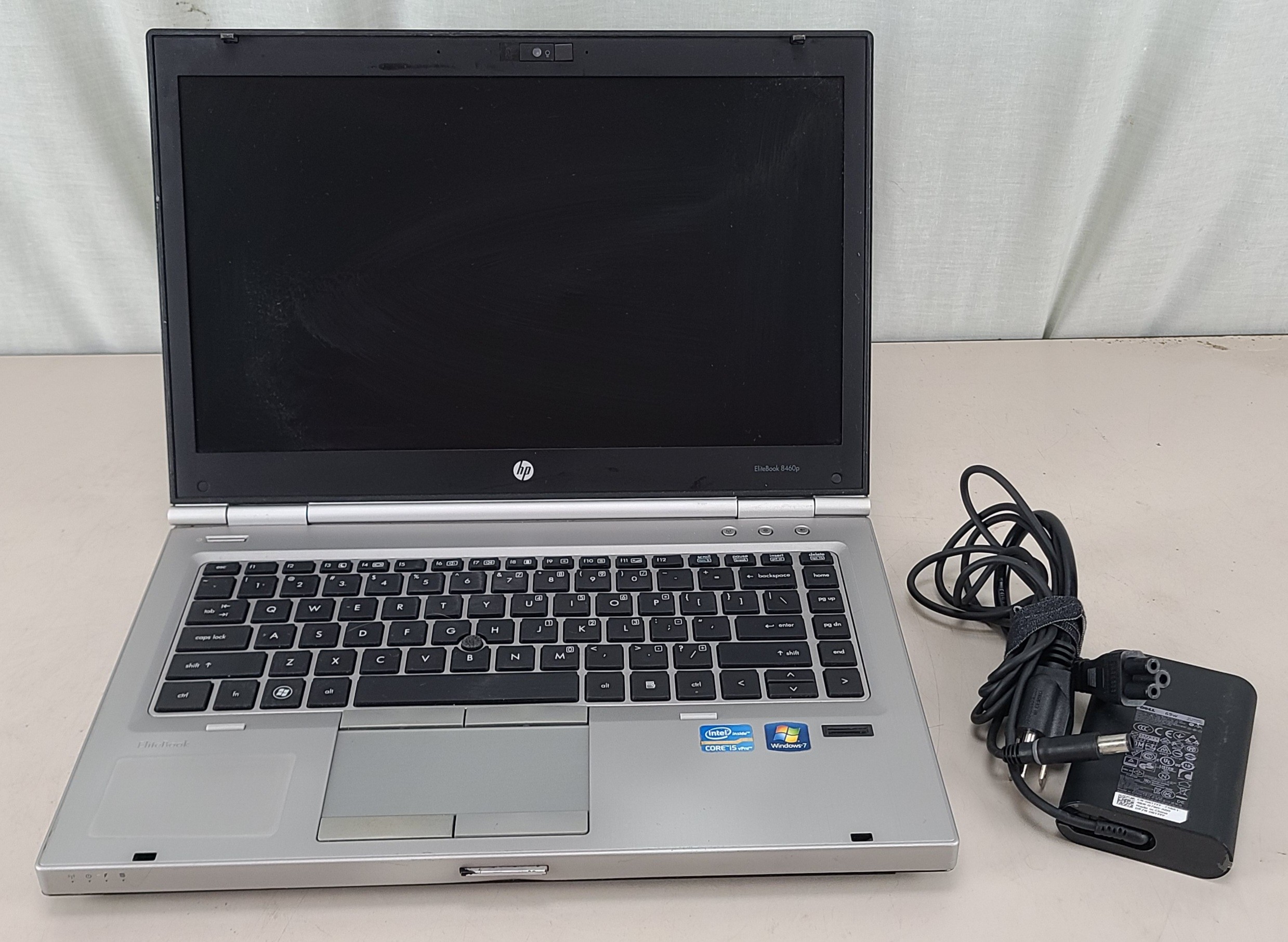 HP Elitebook 8460p i5-2520M 4GB 320GB HDD LINUX MINT BAD BATTERY