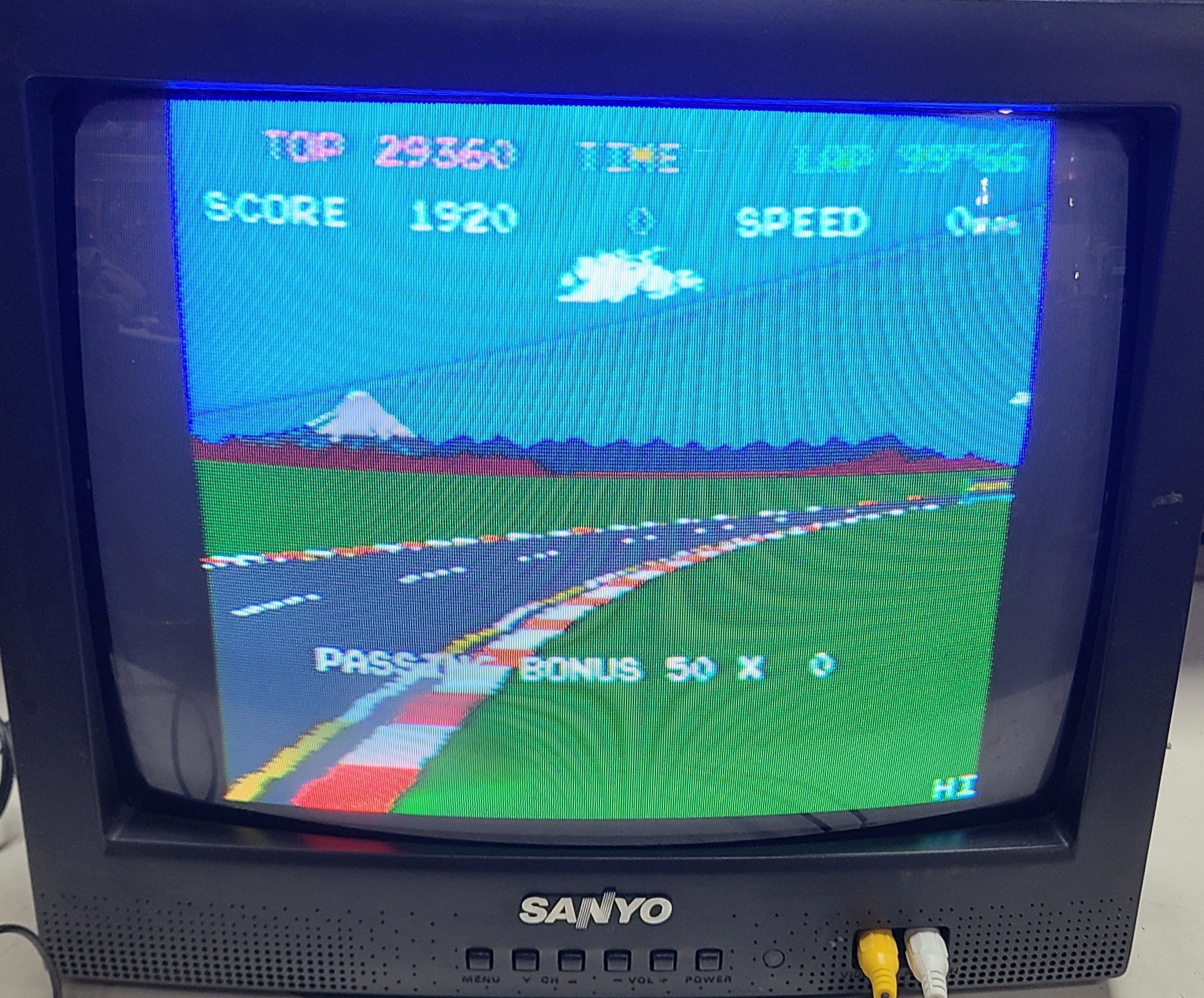 Vintage Sanyo DS13330 Retro Gaming CRT 13" Color TV
