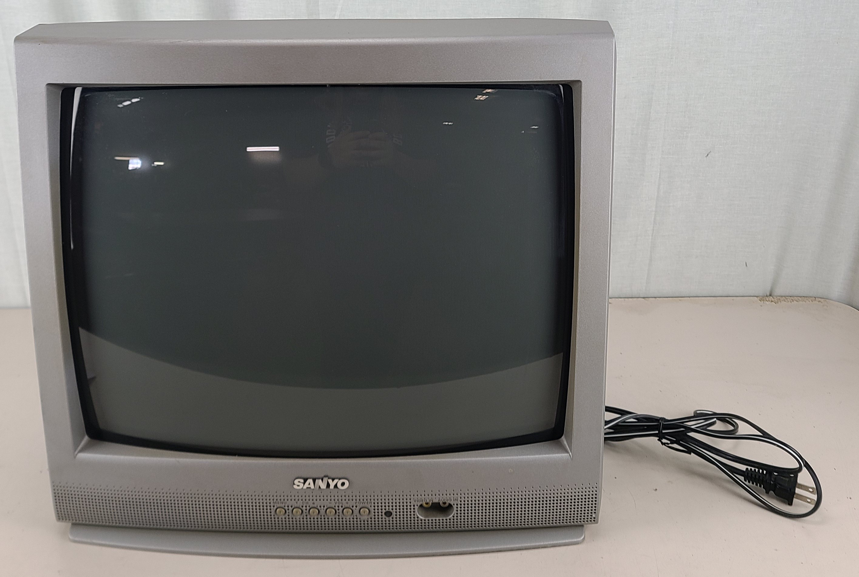 Vintage Sanyo DS19204 20.5" CRT Retro Gaming Color TV