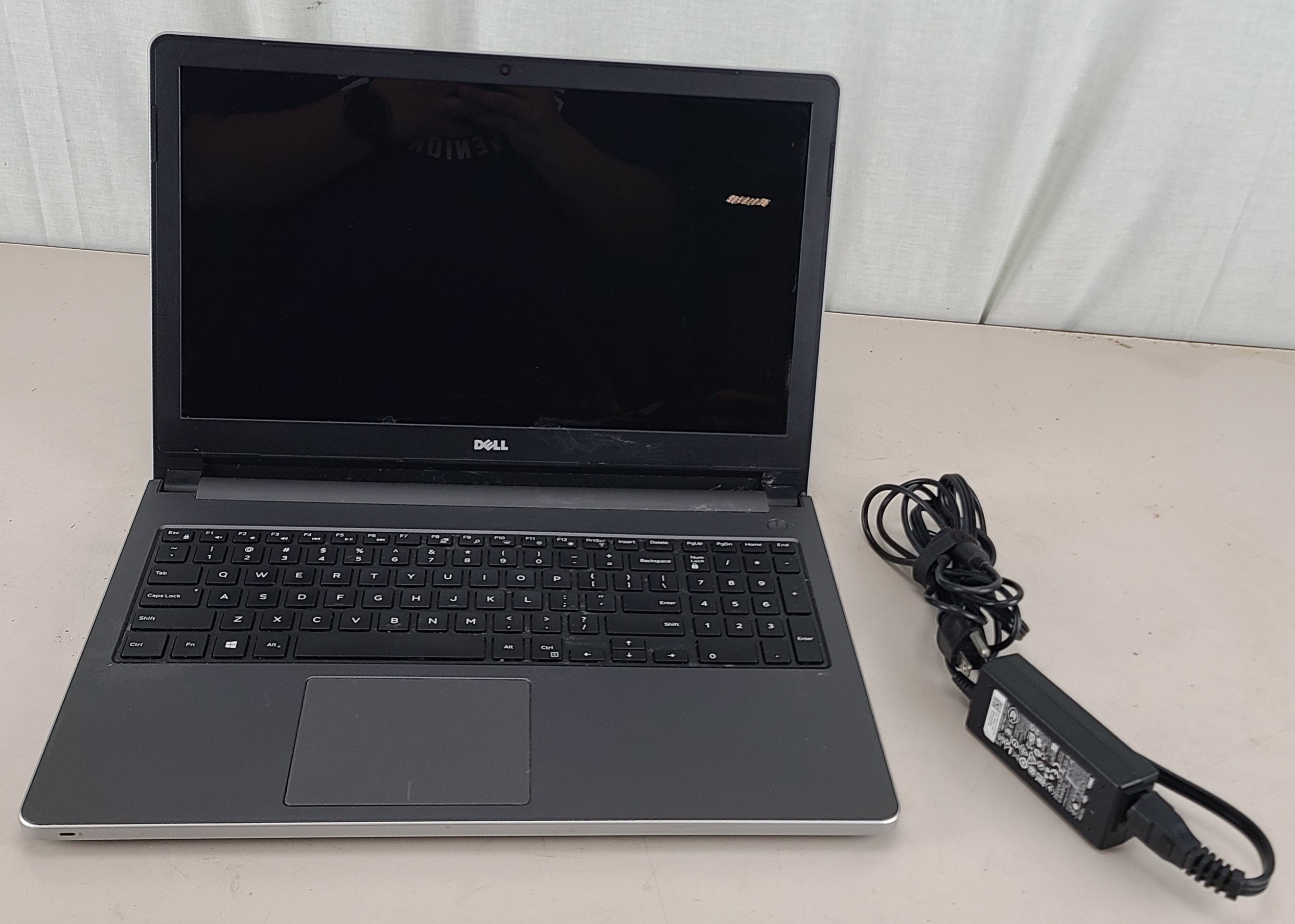 Dell Inspiron 5558 i5-5200U 8GB 1TB HDD WIN 10 HOME BAD BATTERY
