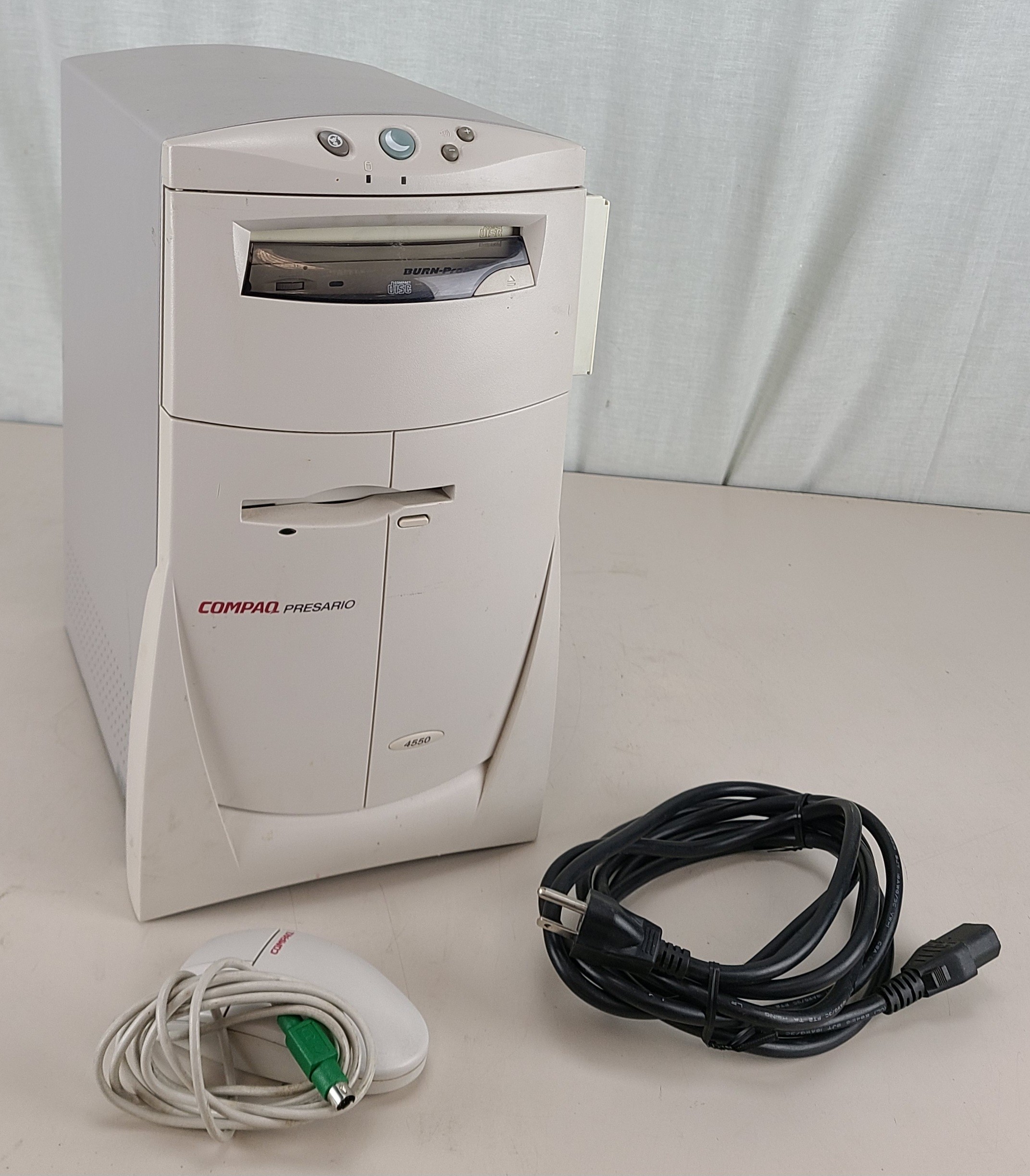 Vintage Compaq Presario 4550 AMD K6m 16MB 4GB HDD WIN 98