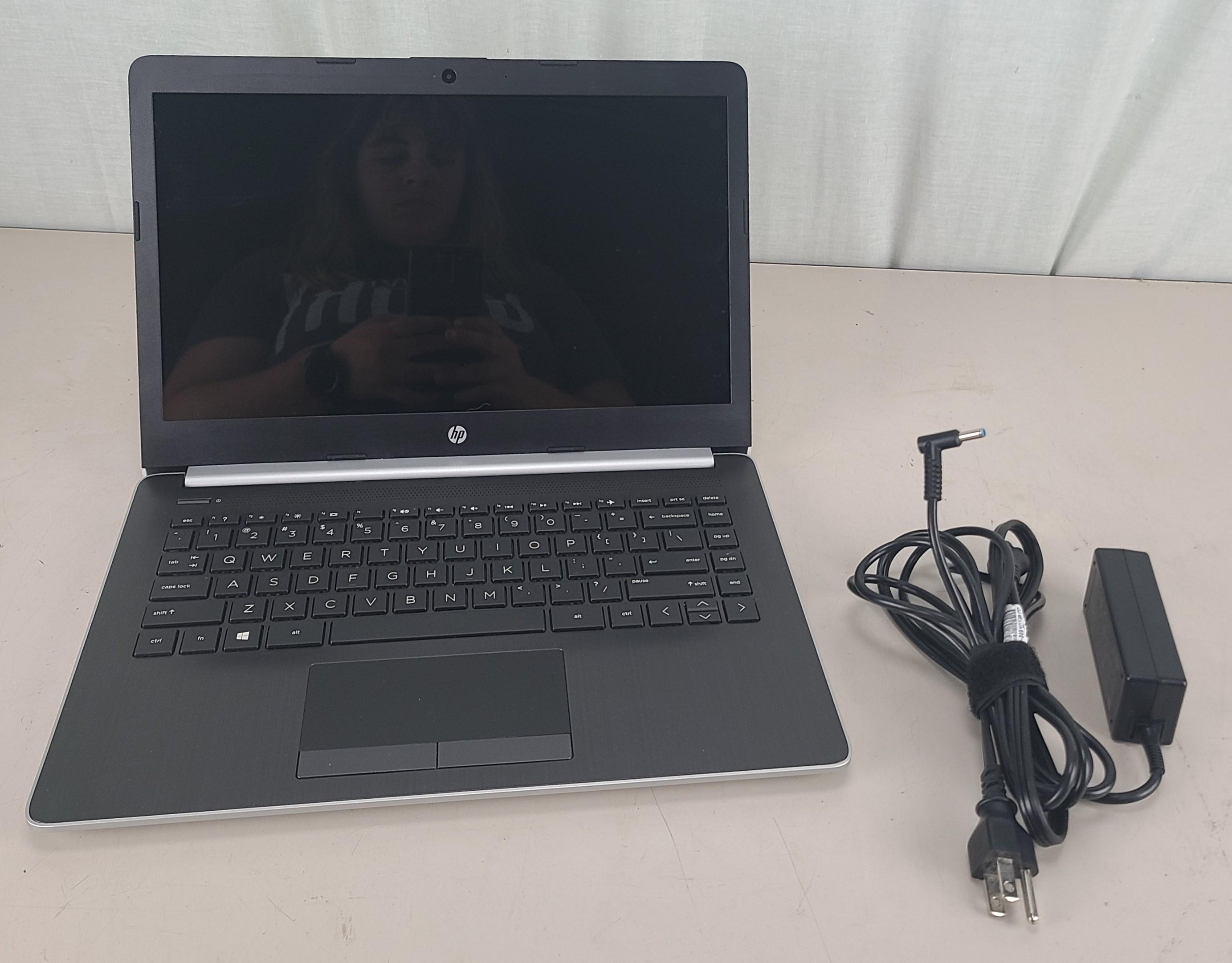 HP Notebook 14-cm0012nr AMD E2-9000e 4GB 32GB SSD WIN 10 HOME BAD BATTERY