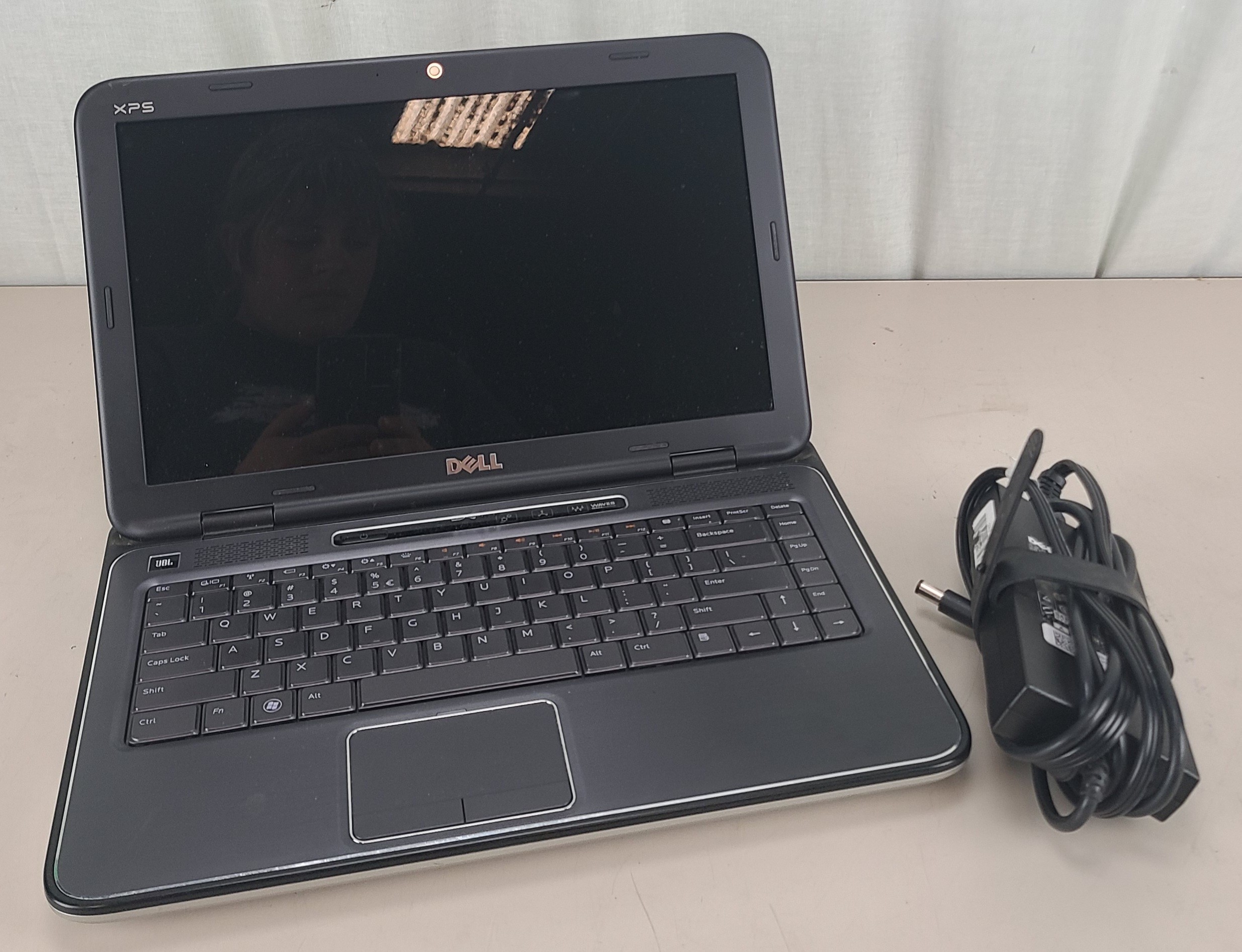 Dell XPS L401X i5-M460 4GB 500GB HDD WIN 10 HOME BAD BATTERY