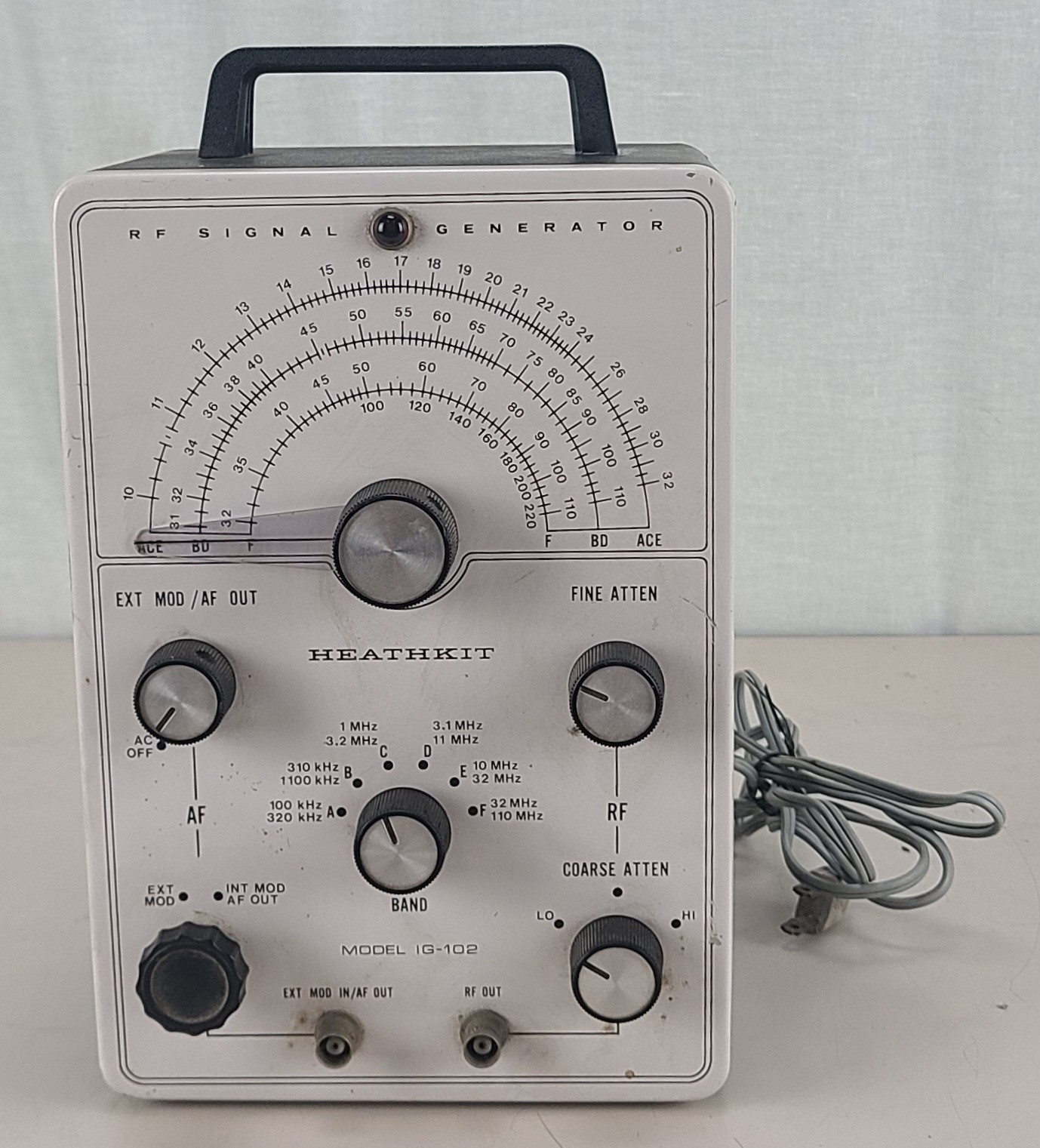 FOR PARTS Vintage Heathkit IG-102 RF Signal Generator UNTESTED