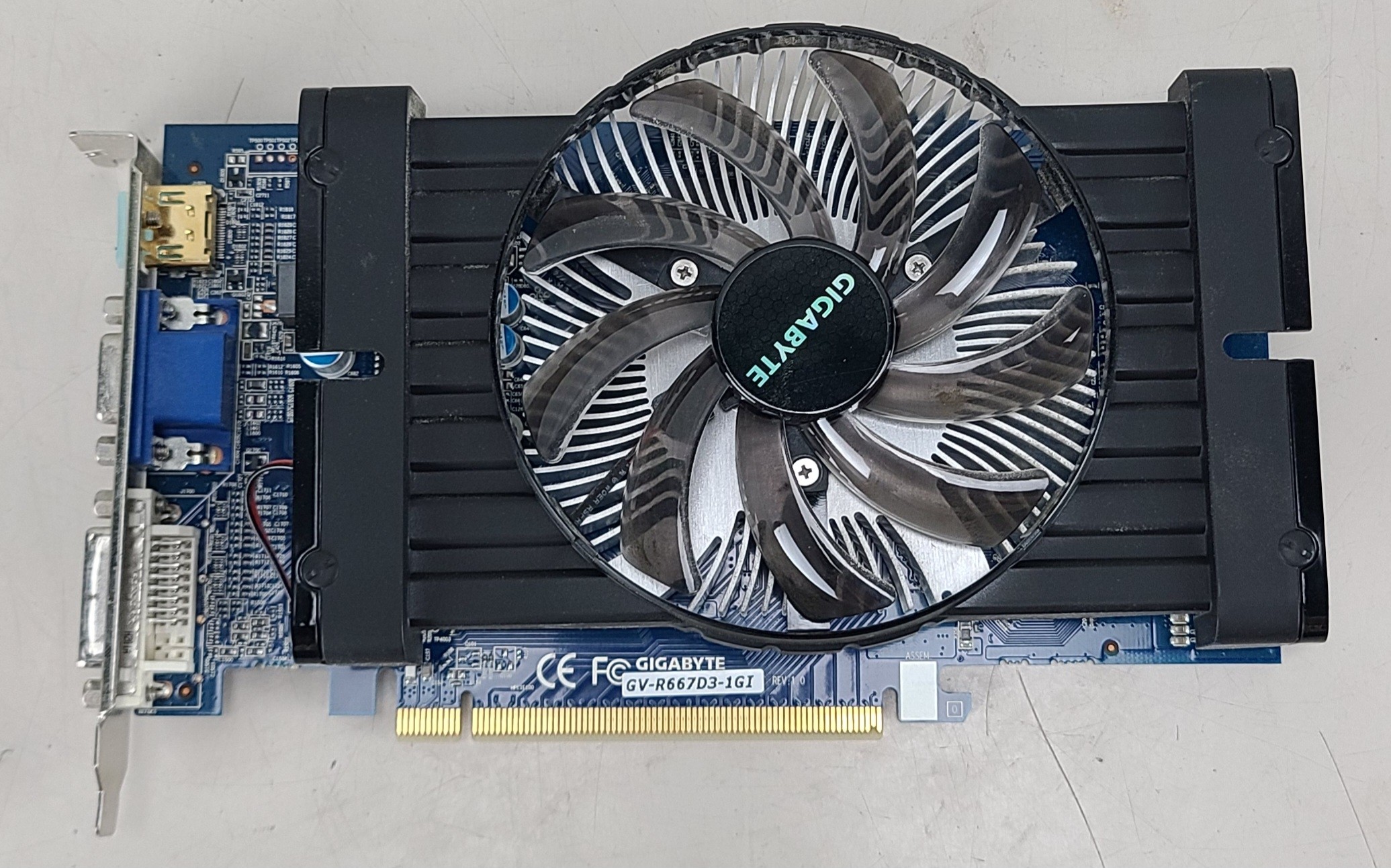 Gigabyte AMD Radeon HD 6670 (GV-R667D3-1GI) Graphics Adapter