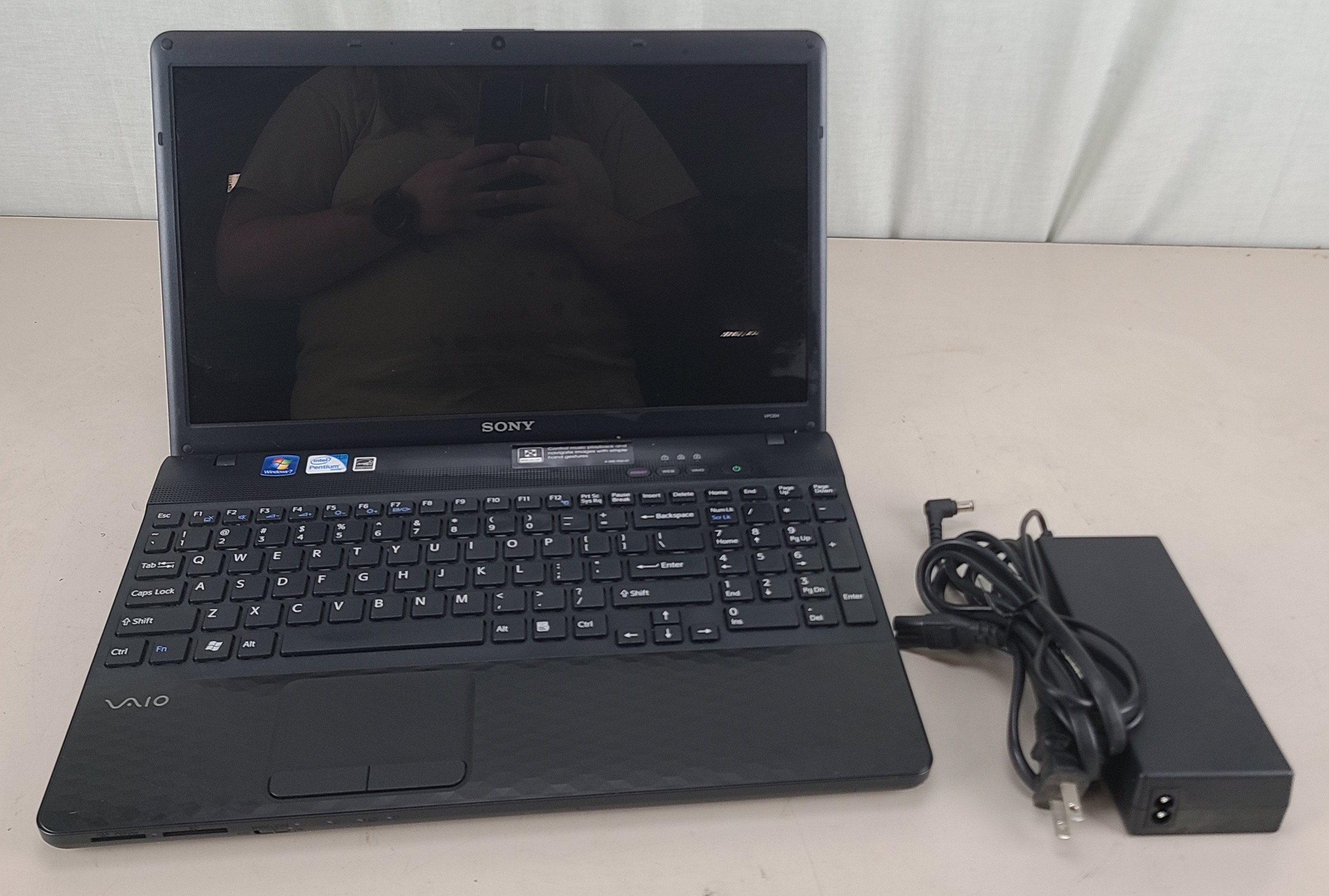 Sony VAIO PCG-71912L Pentium B940 4GB 500GB HDD WIN 7 HOME BAD BATTERY