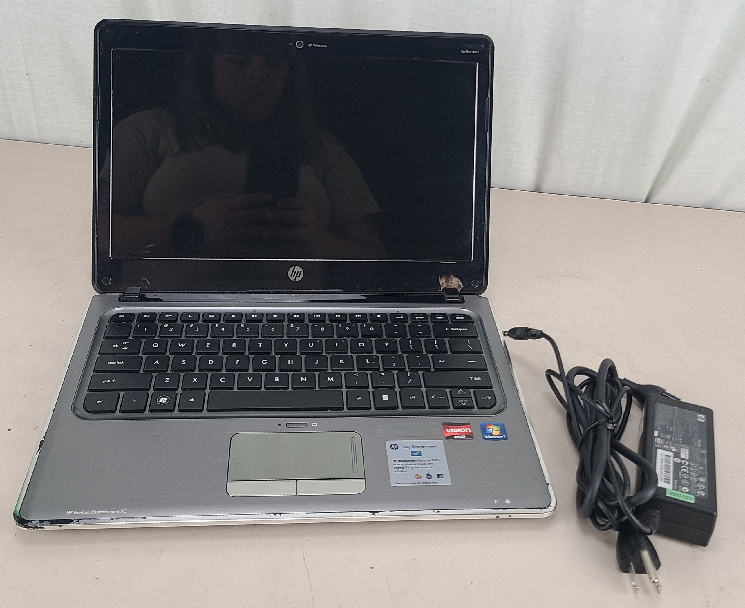 HP Pavilion dm3 Notebook AMD Athlon Neo 4GB 320GB HDD WIN 7 HOME BAD BATTERY