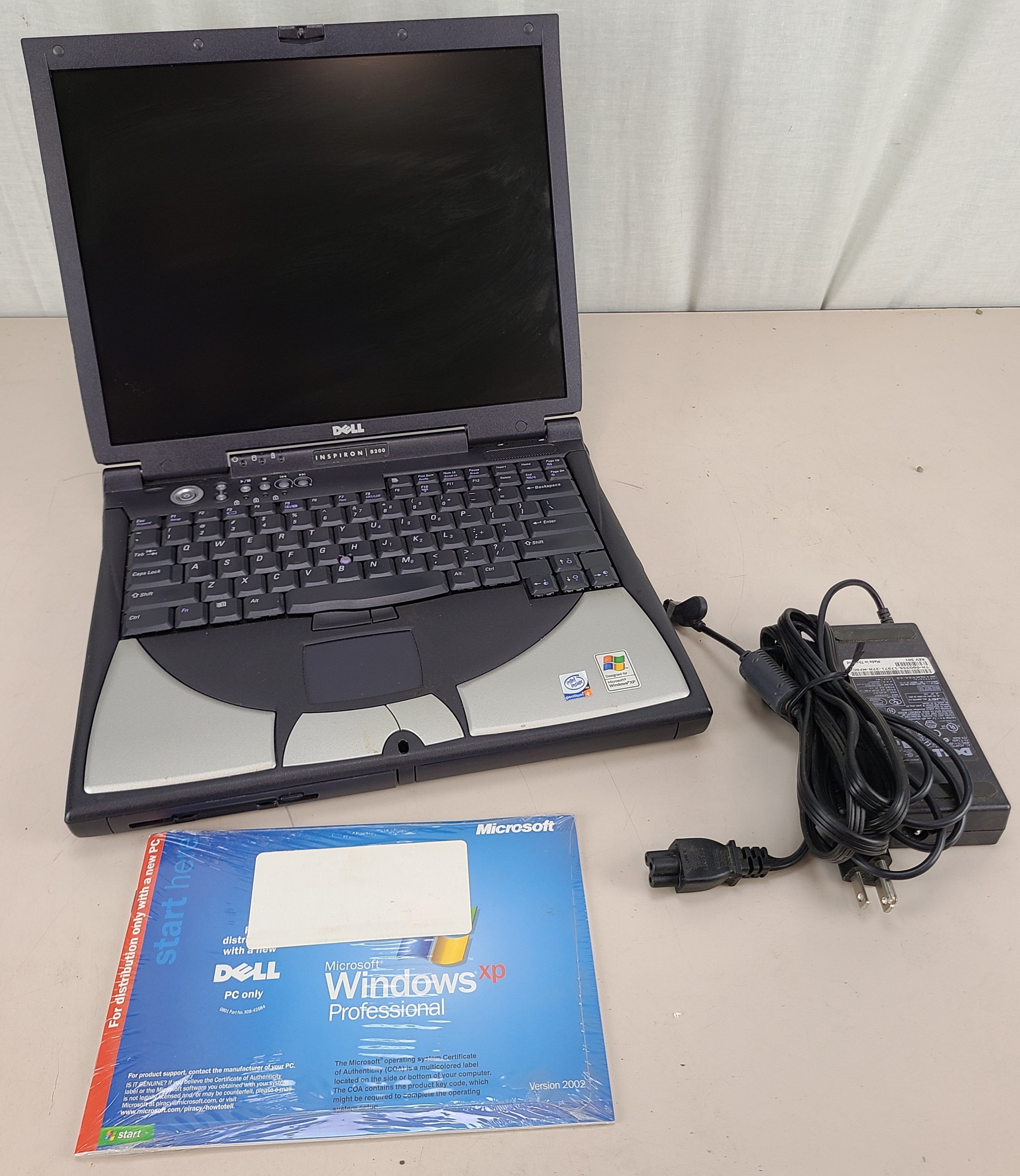 Dell Inspiron 8200 Pentium 4 256MB 40GB HDD WIN XP BAD BATTERY