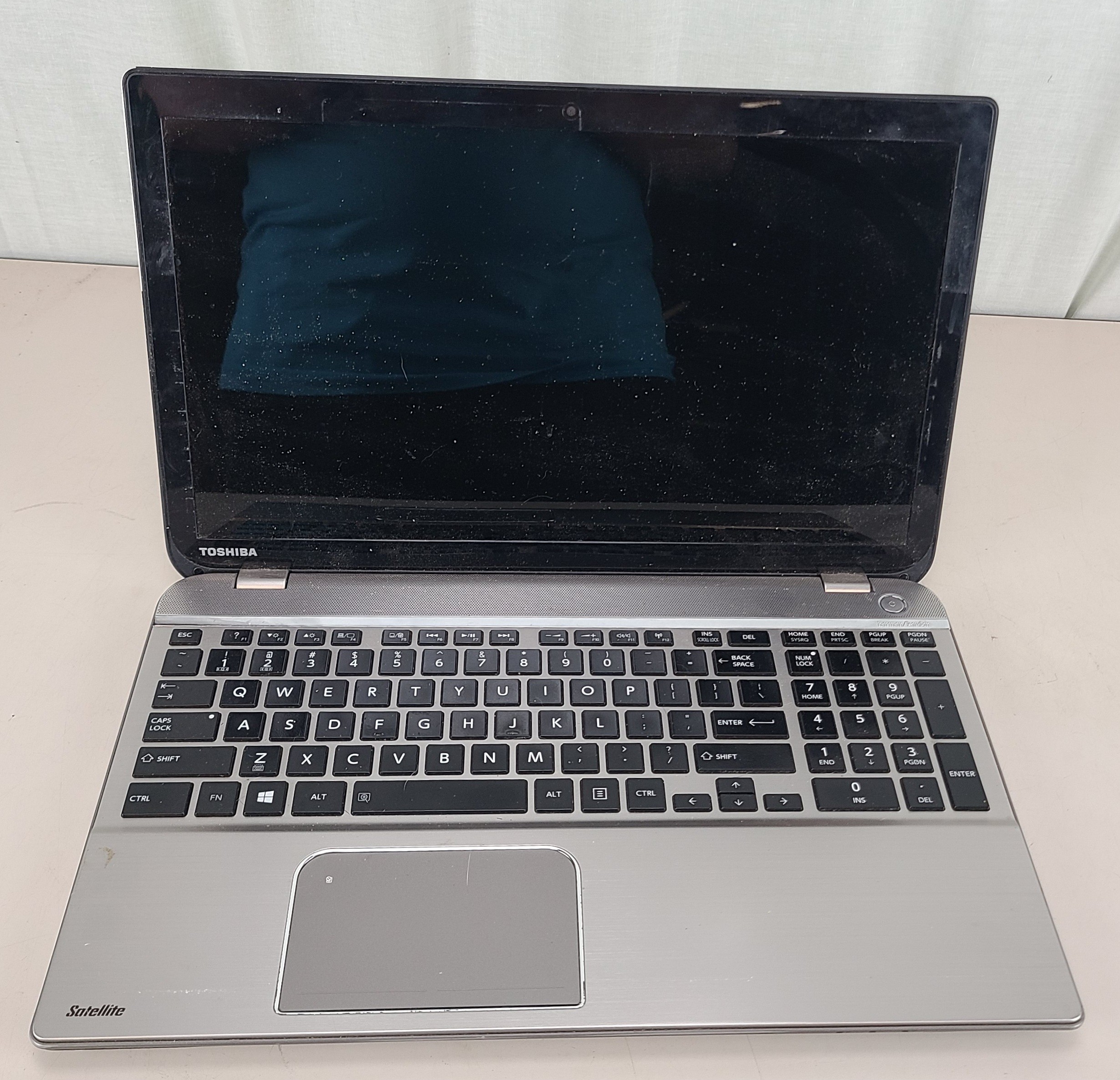 Toshiba Satellite P55-A5312 6GB SOLD AS IS FOR PARTS OR REPAIR