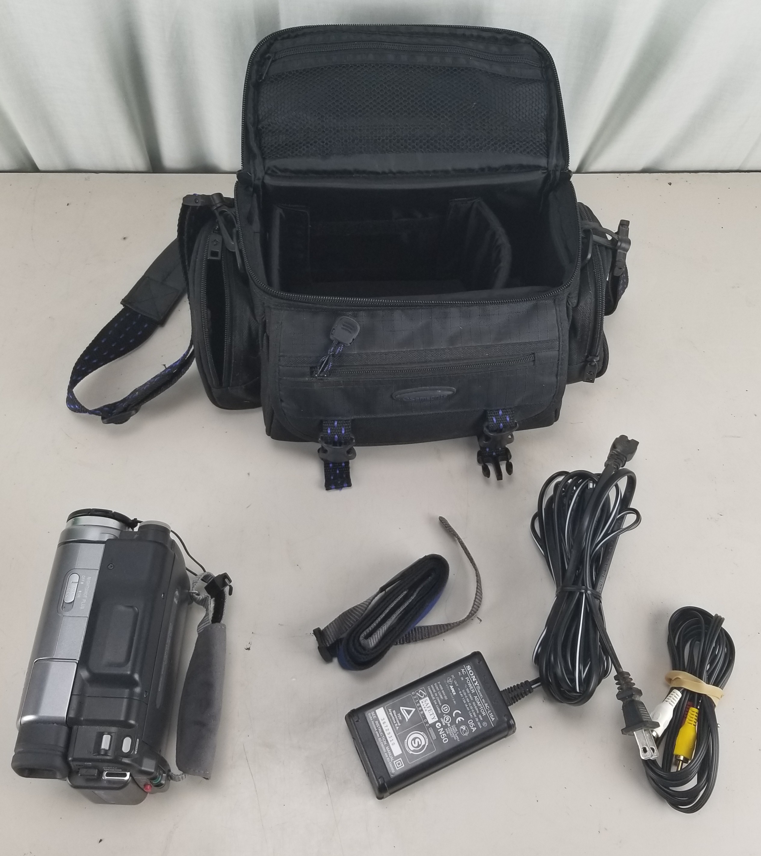 Sony HandyCam DCR-TRV280 Digital8 SteadyShot