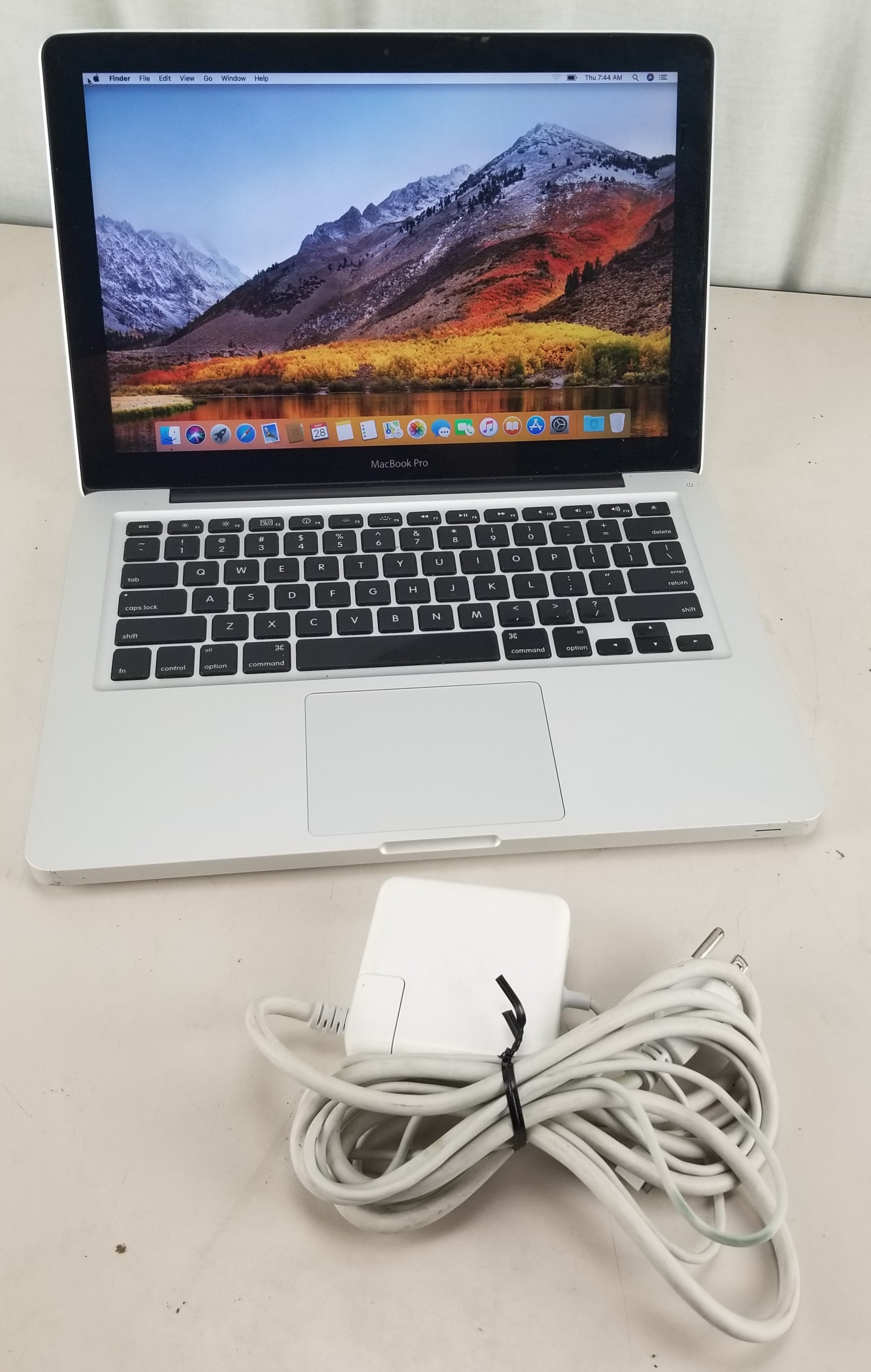 Apple Macbook Pro Intel Core i5 @ 2.3GHz 4GB 1TB SSD High Sierra