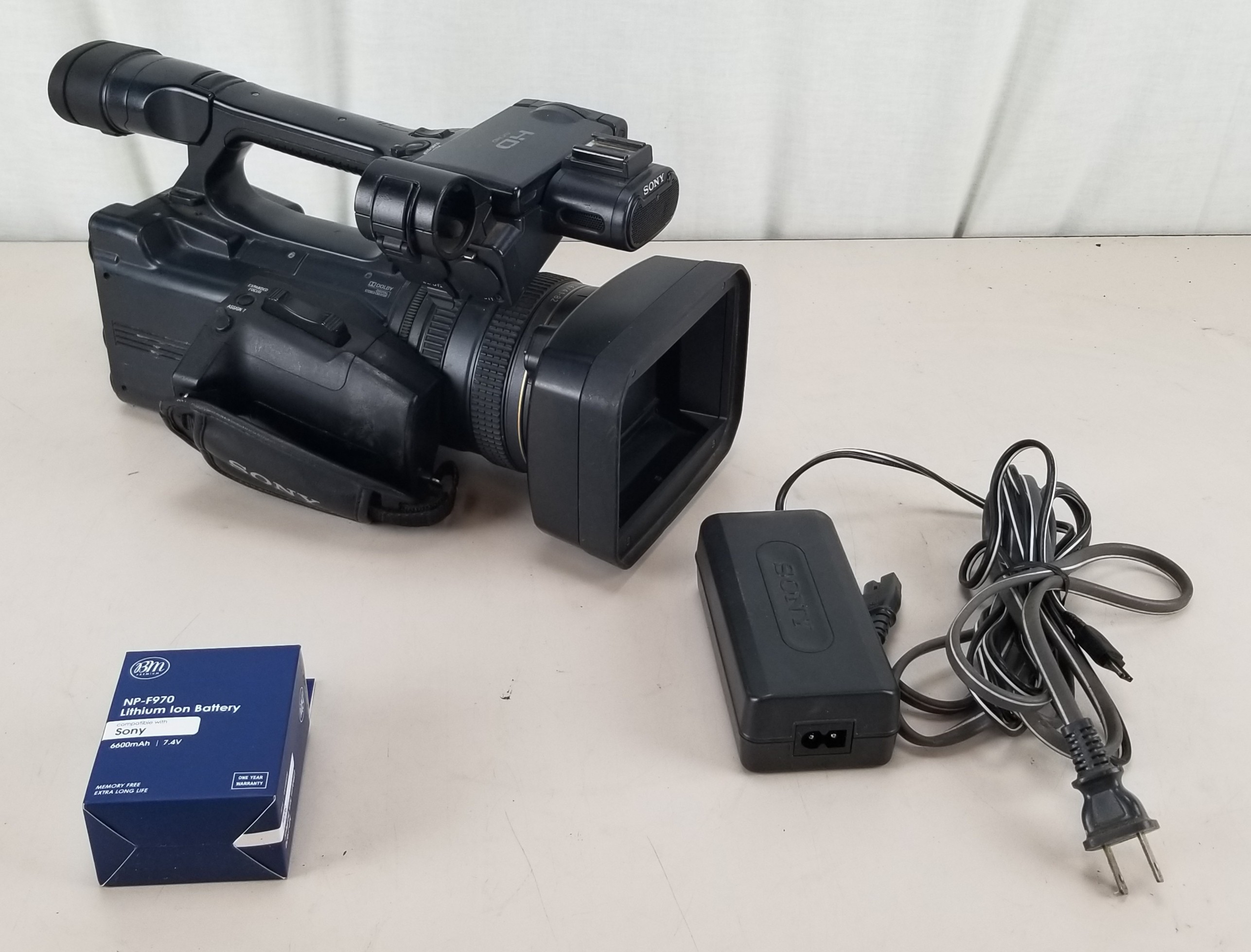 Sony HandyCam HDR-AX2000 20x Optical Zoom Digital Camcorder w/ Accessories