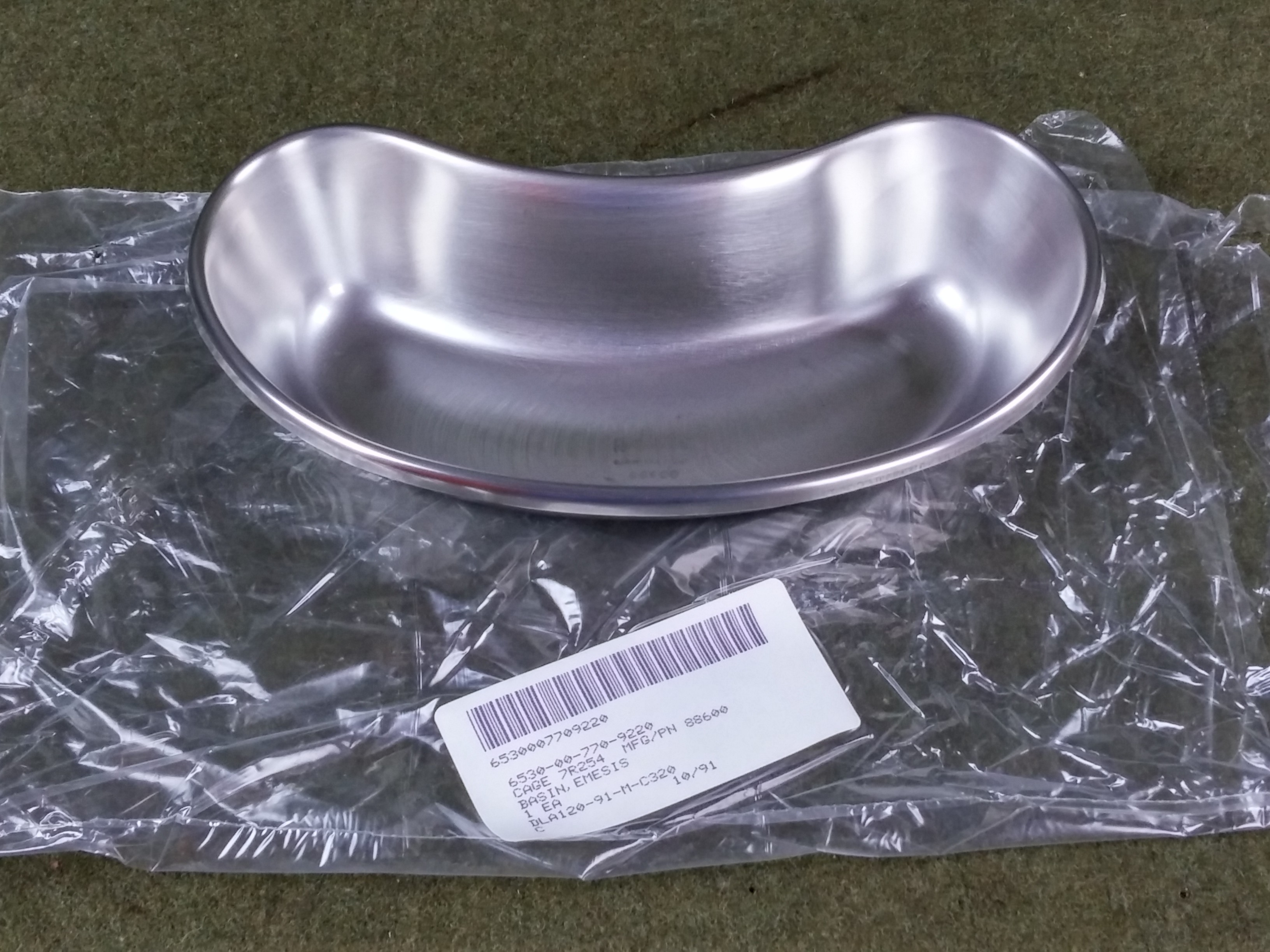  NEW Old Stock Vollrath 88600 800cc Stainless Steel Emesis / Kidney Basin